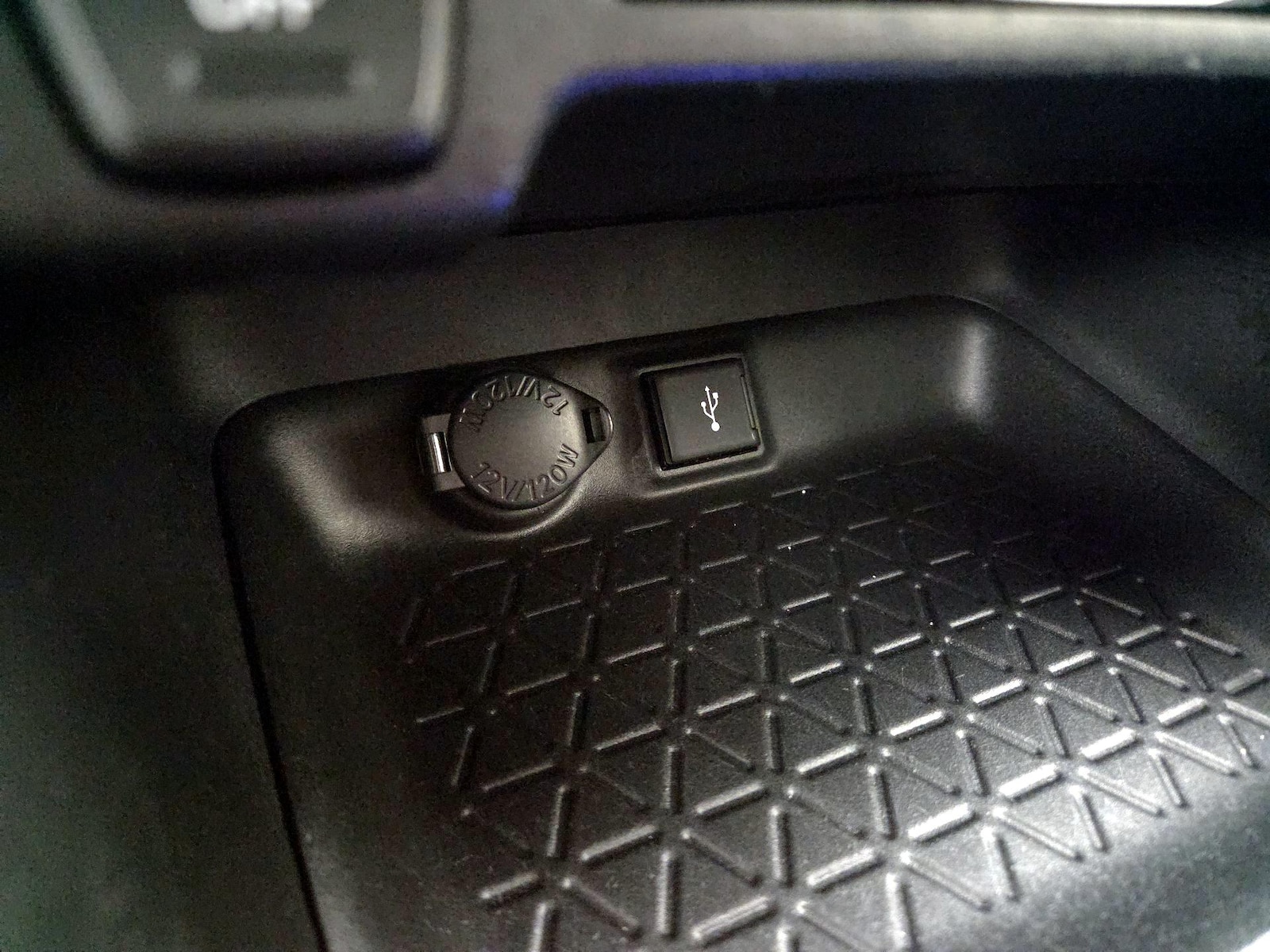 2021 Toyota RAV4 XLE - Photo 19