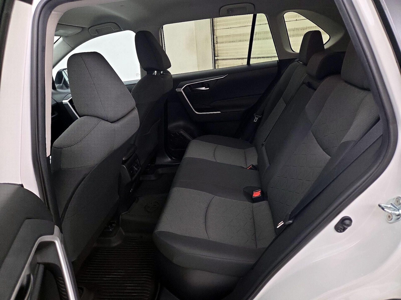 2021 Toyota RAV4 XLE - Photo 20
