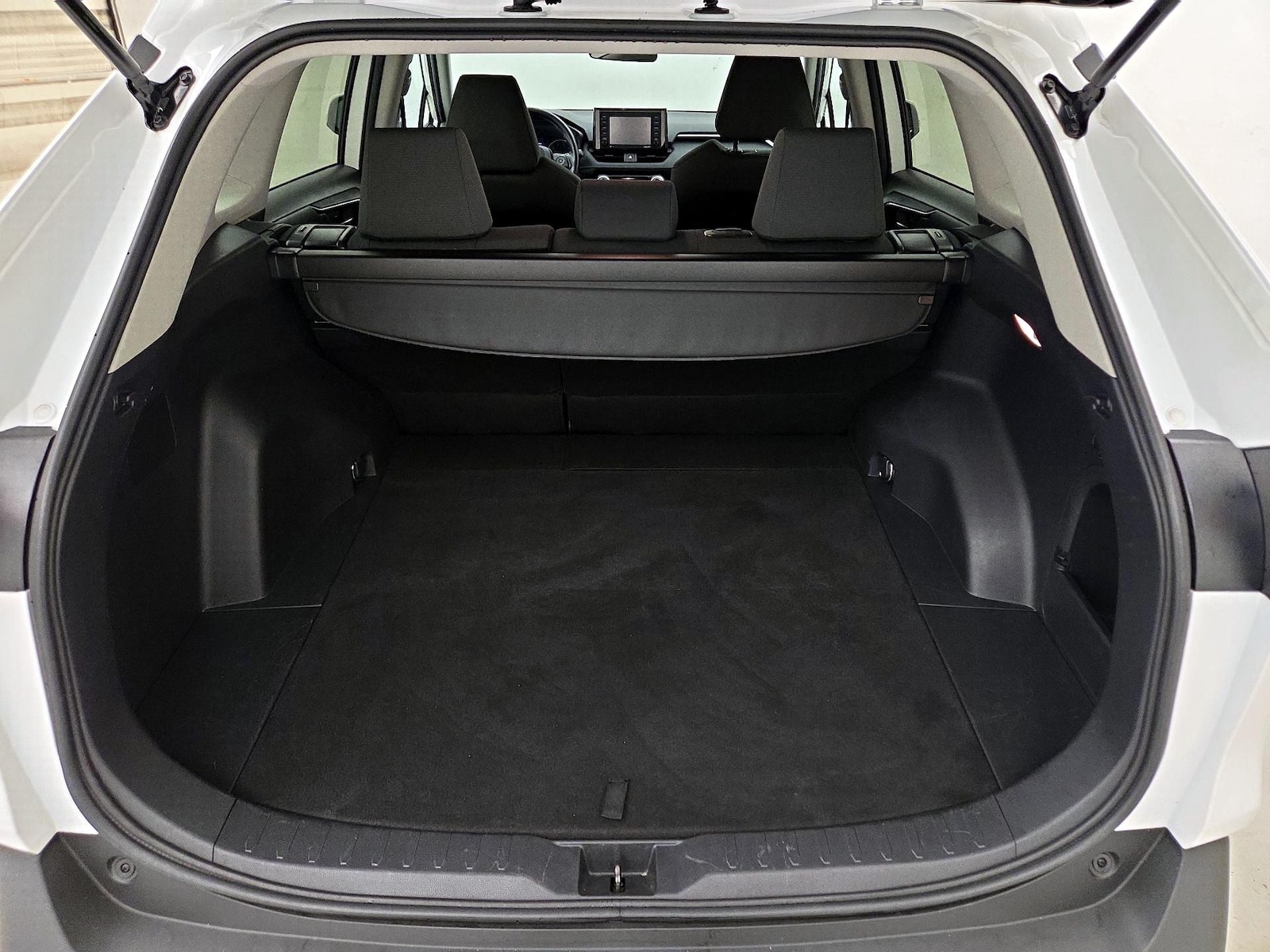 2021 Toyota RAV4 XLE - Photo 21