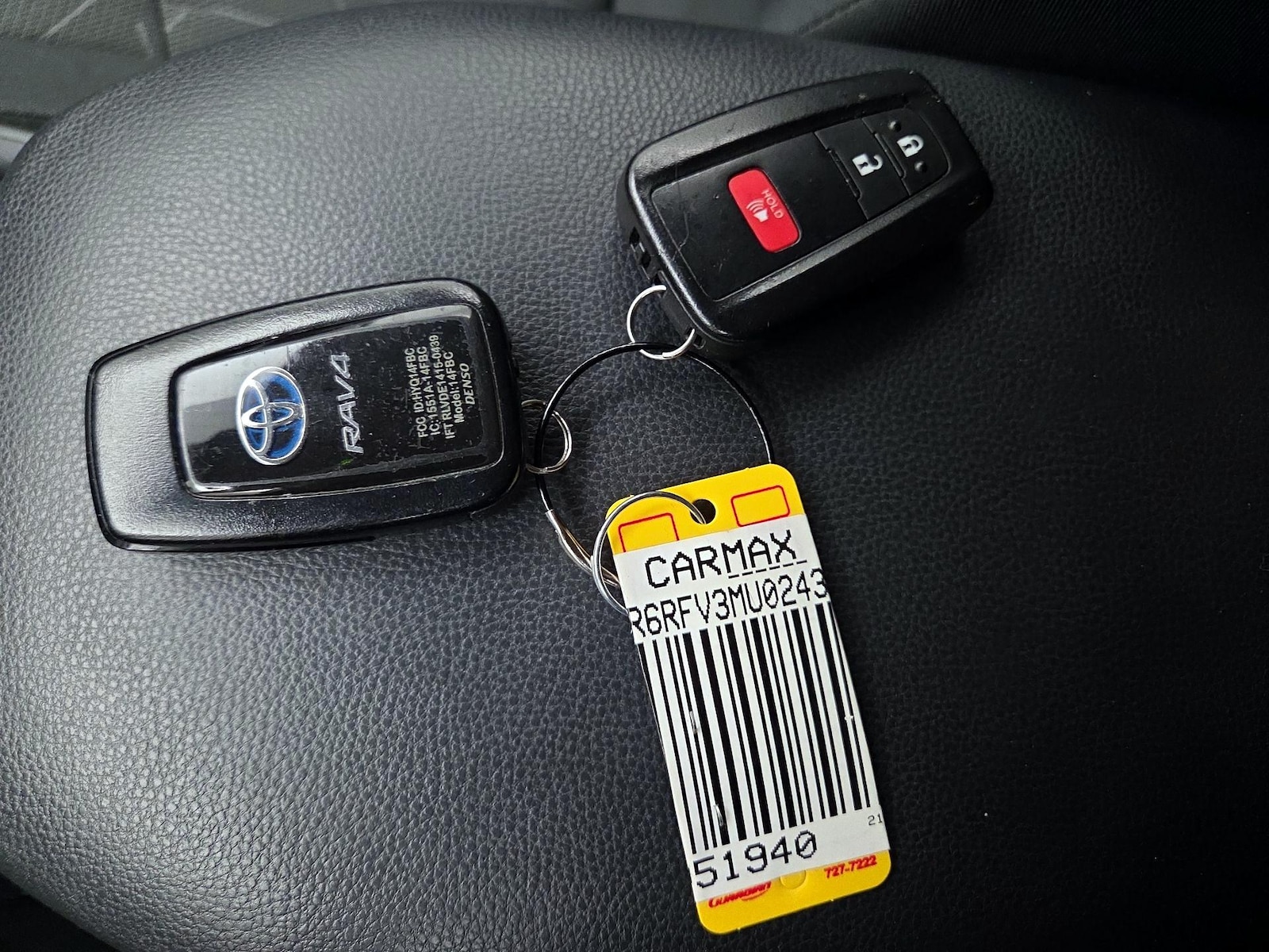2021 Toyota RAV4 XLE - Photo 23