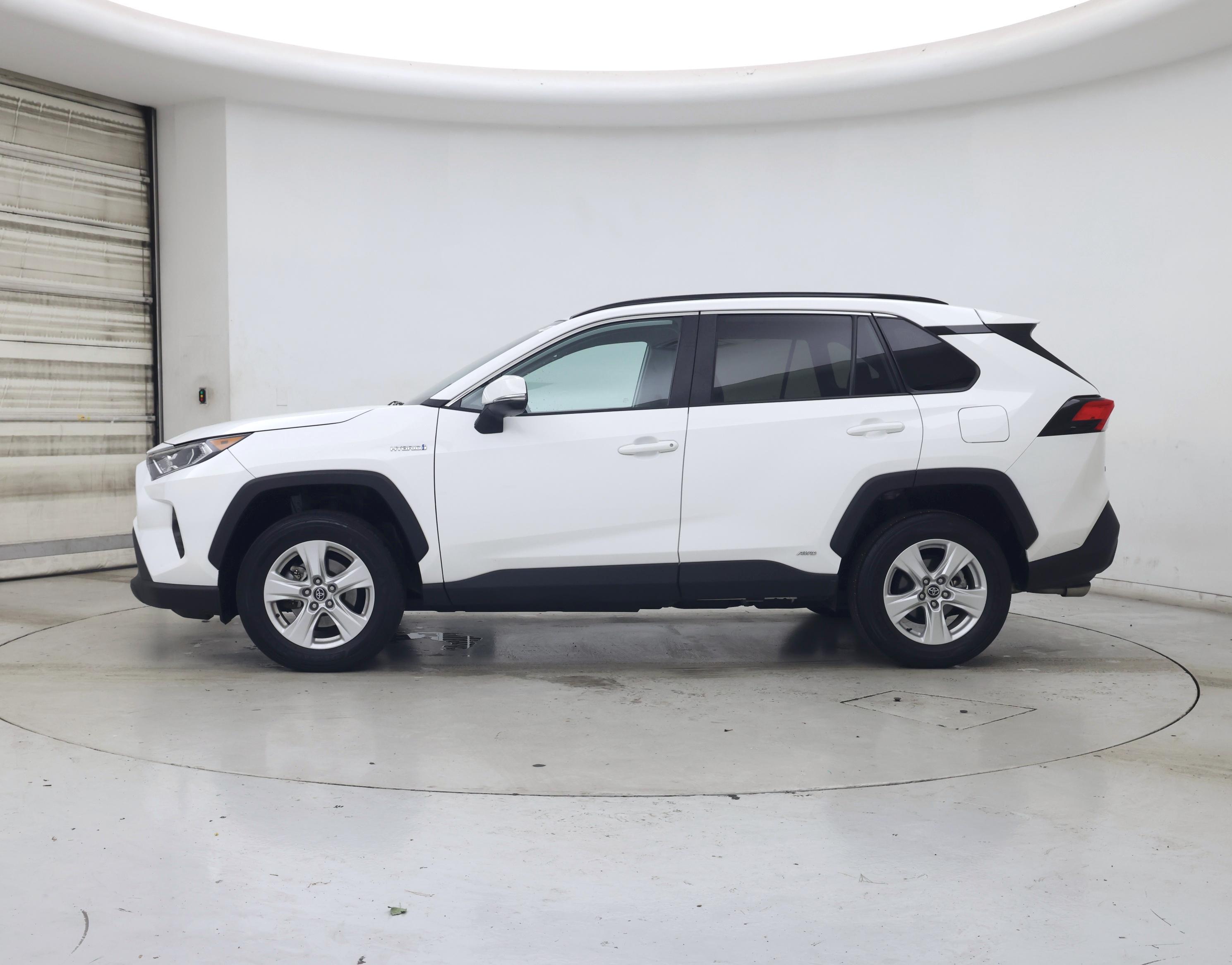 Thumbnail: 2021 Toyota RAV4 - 3