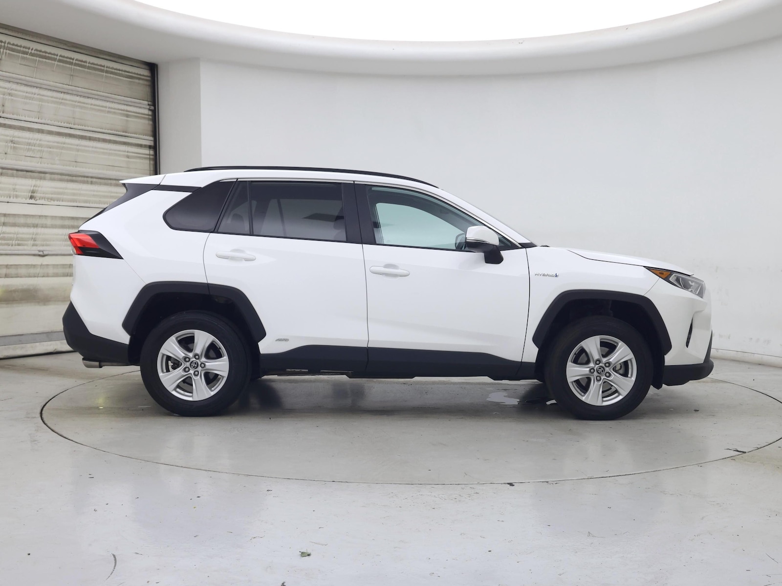 2021 Toyota RAV4 XLE - Photo 8