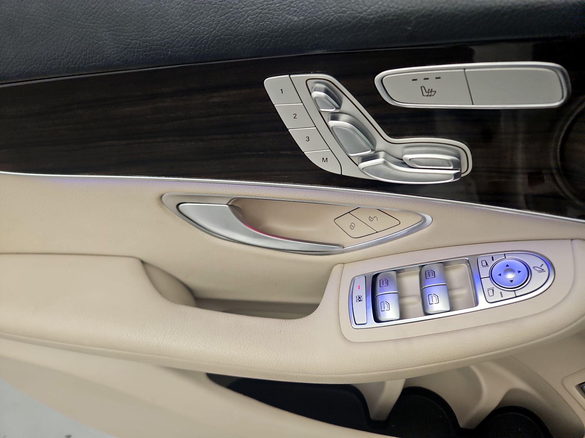 Thumbnail: 2022 Mercedes-Benz GLC - 12