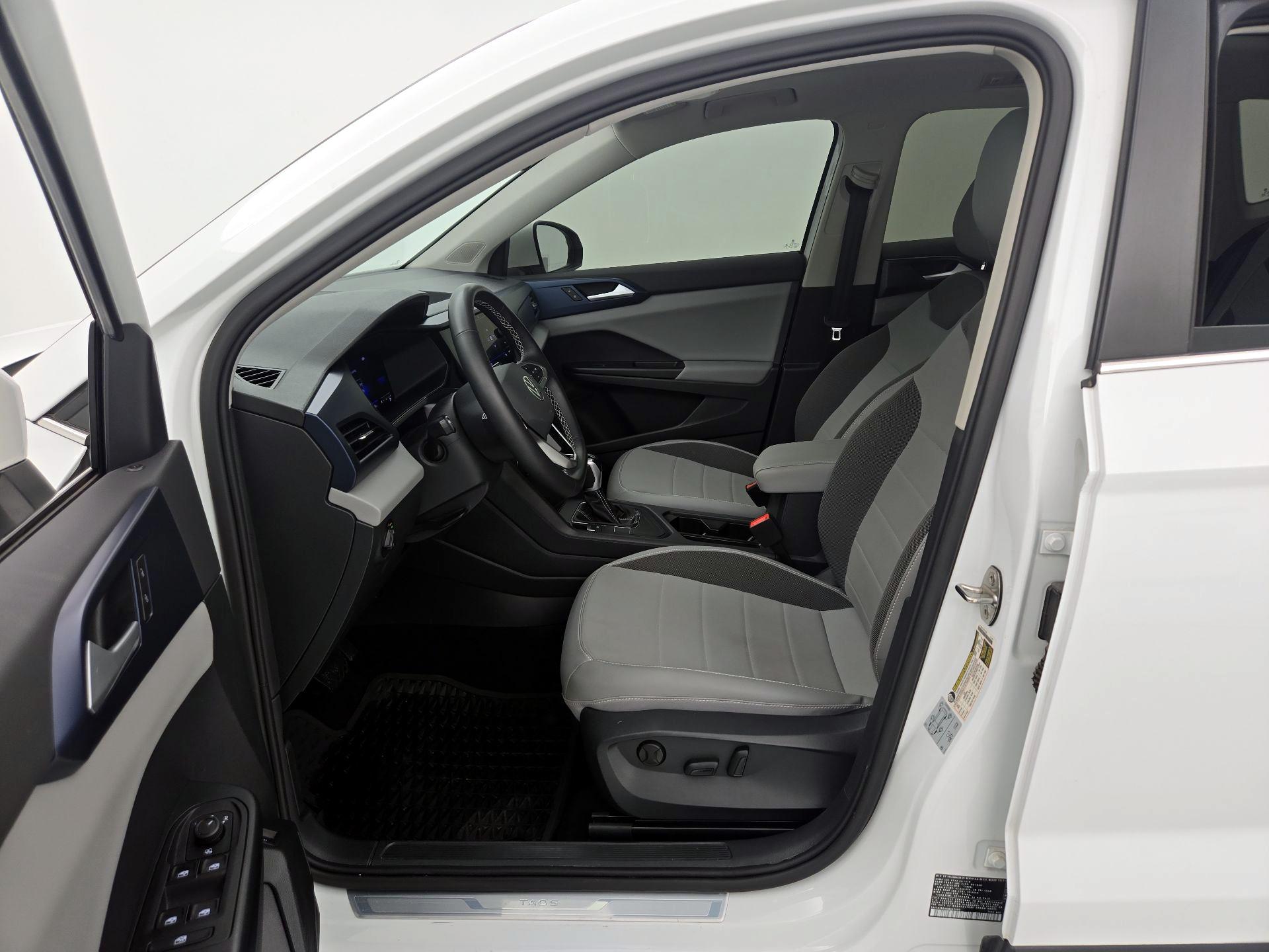 Thumbnail: 2022 Volkswagen Taos - 11