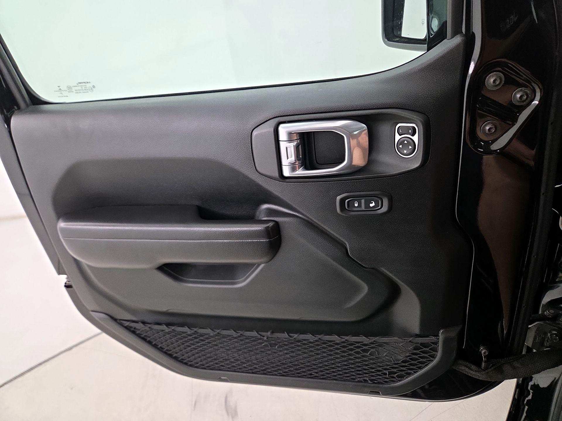 Thumbnail: 2021 Jeep Gladiator - 12