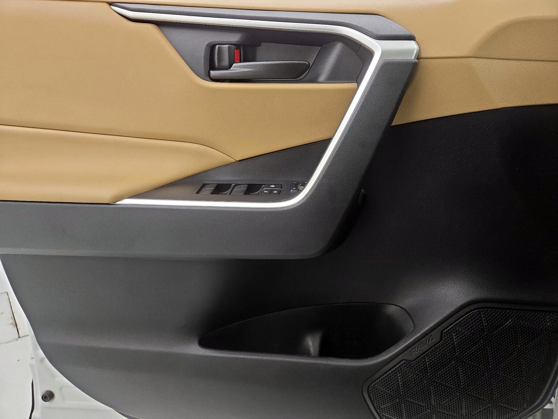 Thumbnail: 2020 Toyota RAV4 - 12