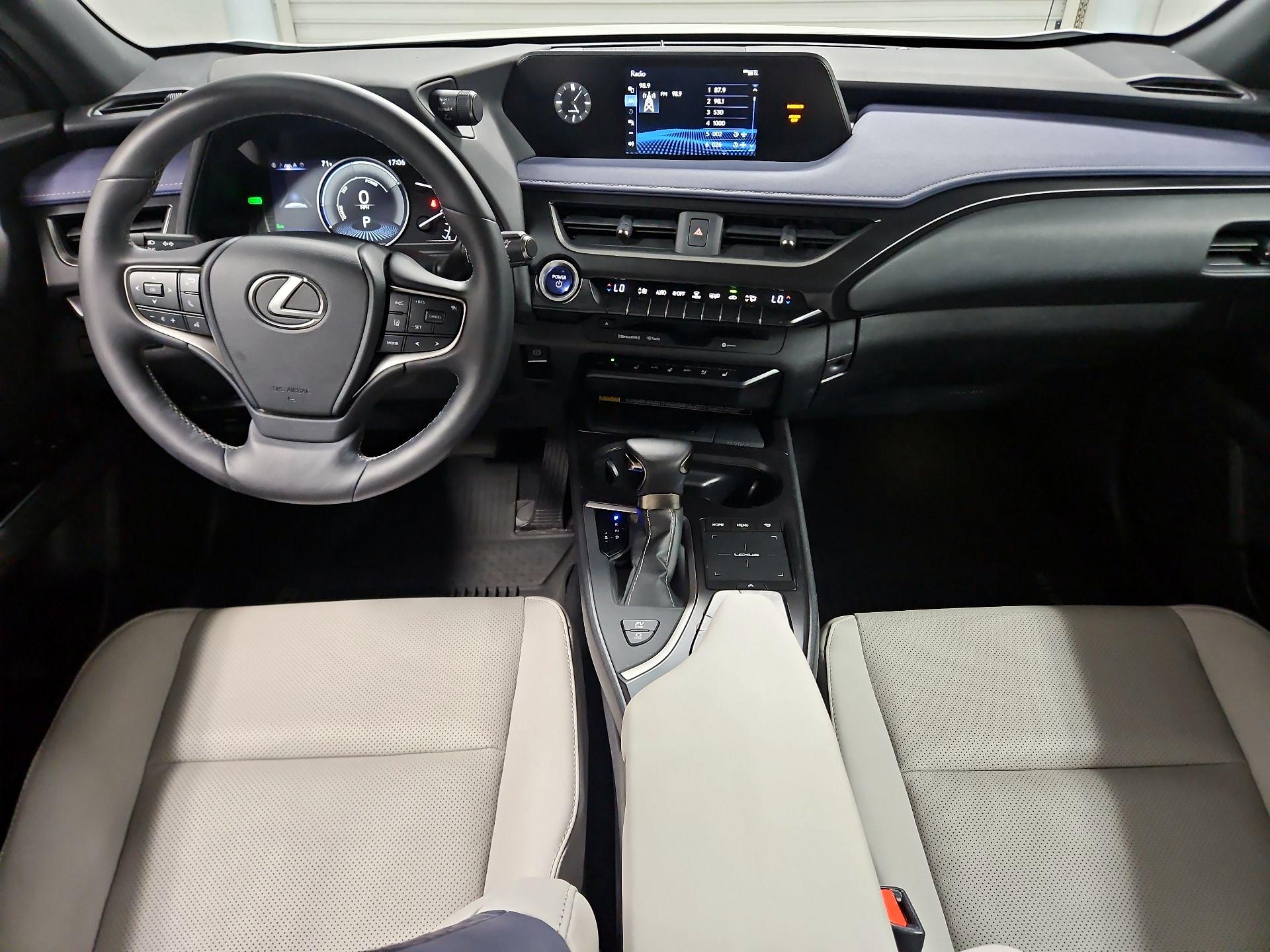 Thumbnail: 2022 Lexus UX - 9