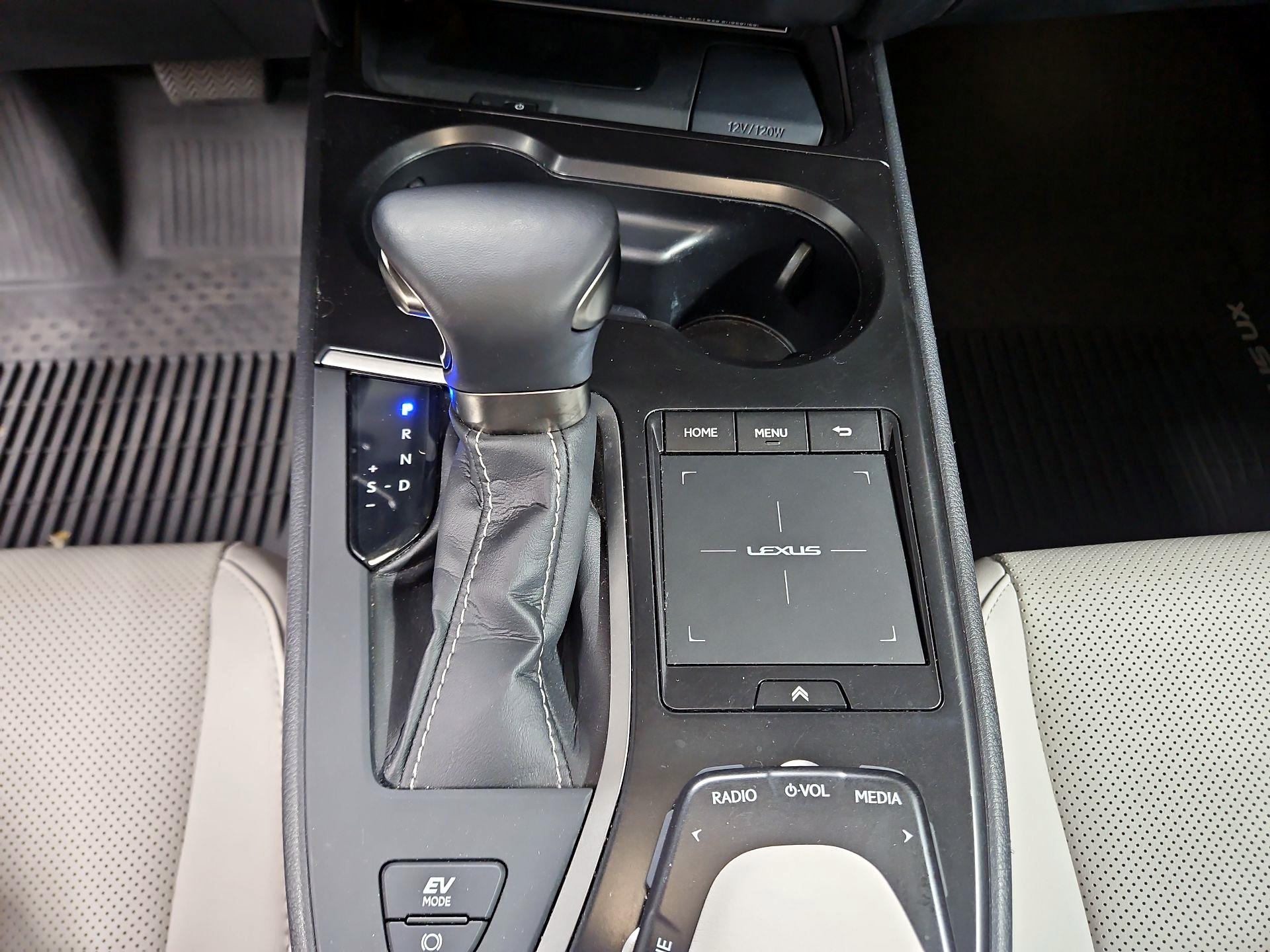 Thumbnail: 2022 Lexus UX - 17