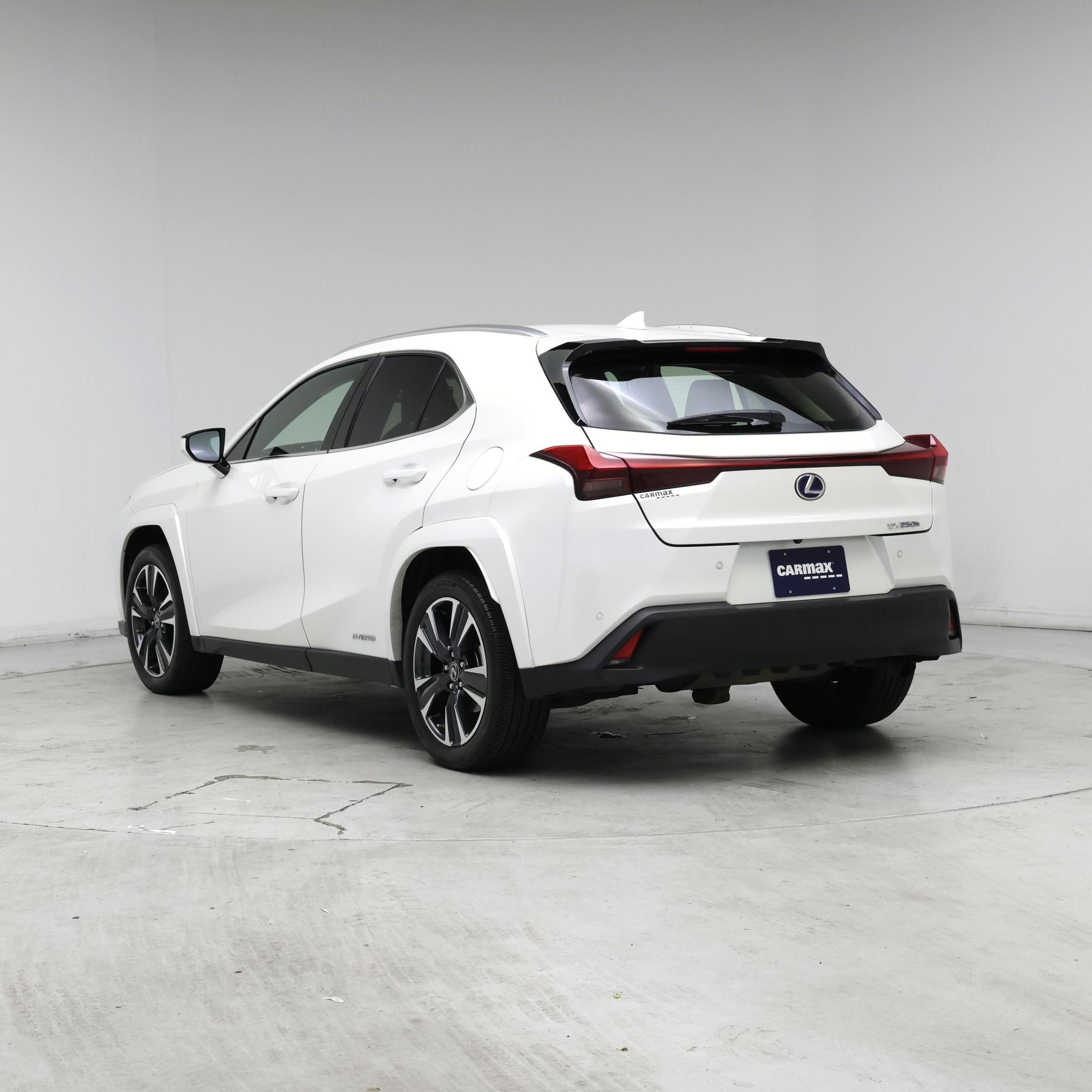 Thumbnail: 2022 Lexus UX - 2