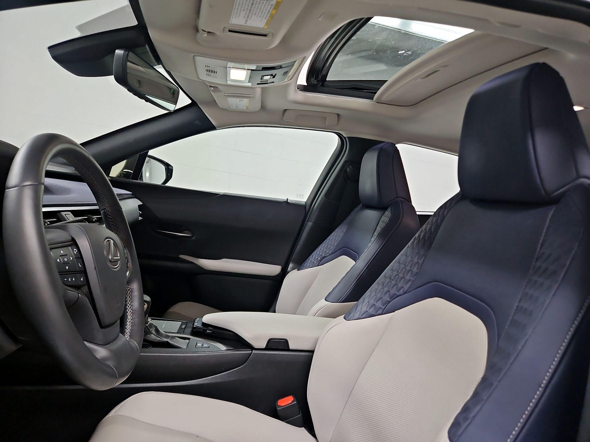 Thumbnail: 2022 Lexus UX - 19