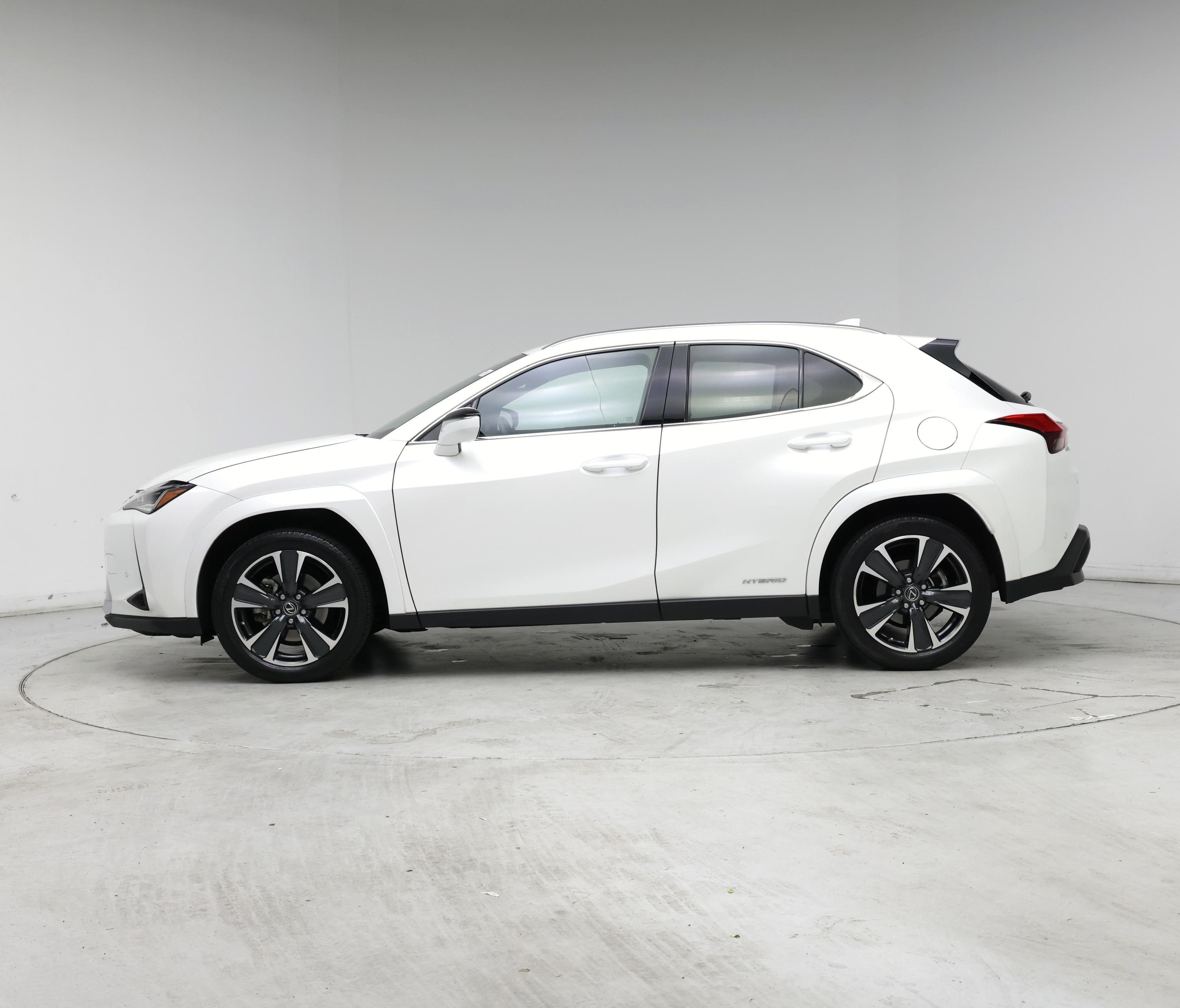 Thumbnail: 2022 Lexus UX - 3