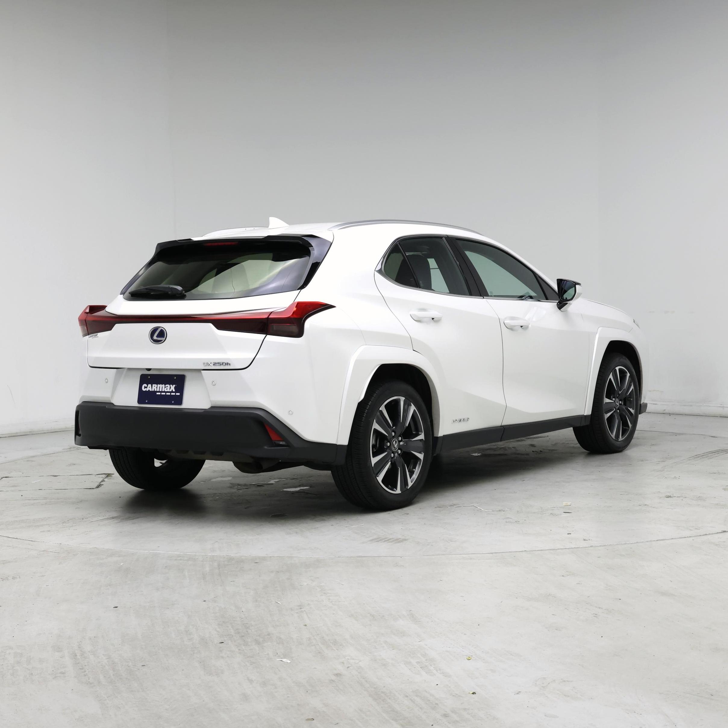 Thumbnail: 2022 Lexus UX - 8
