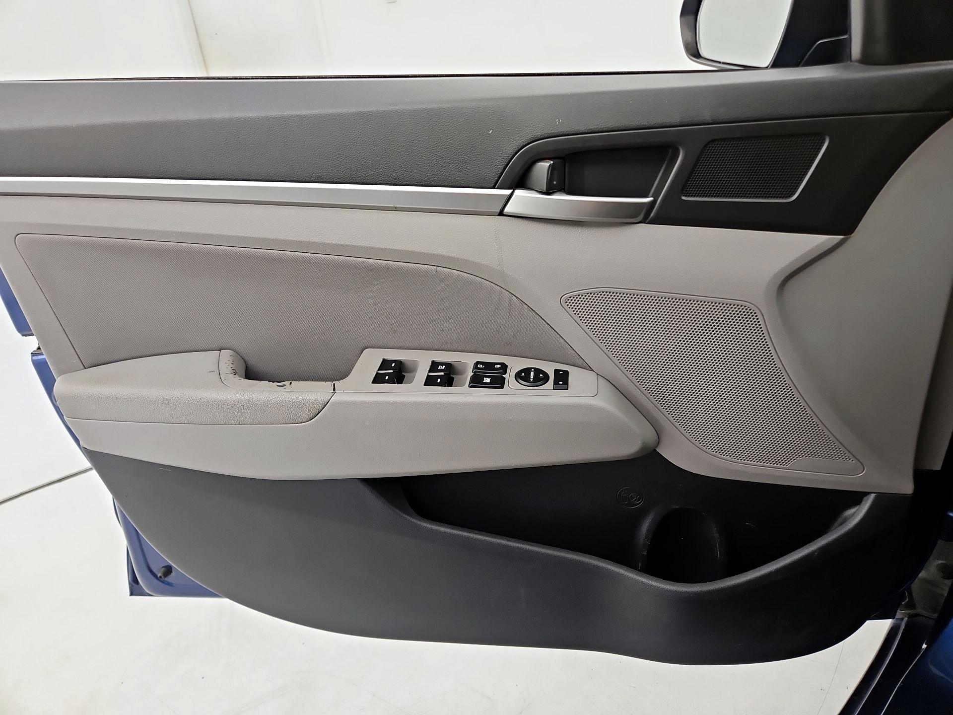 Thumbnail: 2019 Hyundai Elantra - 12