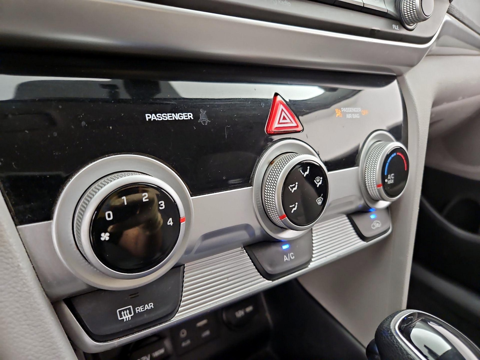 2019 Hyundai Elantra SEL - Photo 17