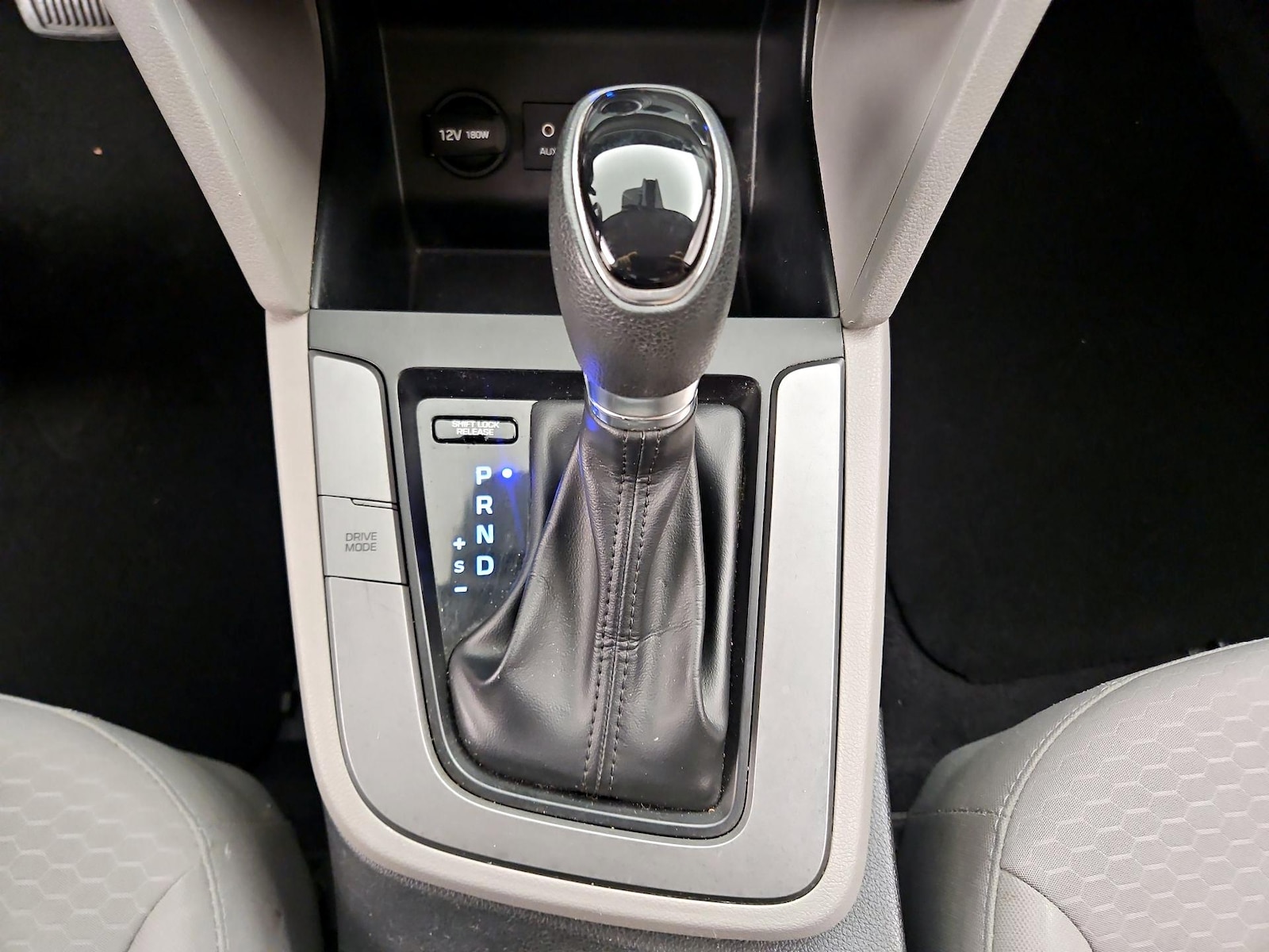 2019 Hyundai Elantra SEL - Photo 18