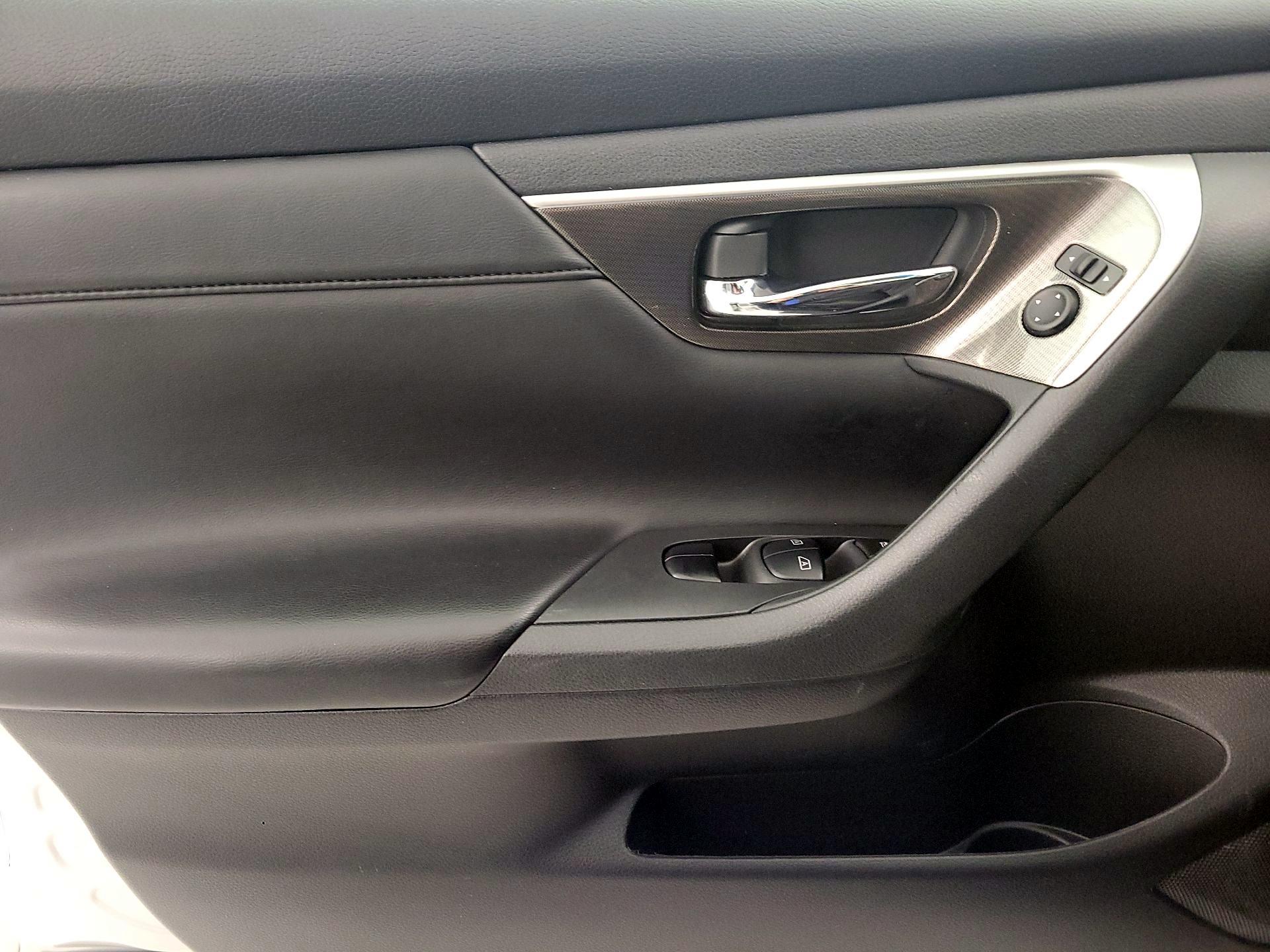 Thumbnail: 2014 Nissan Altima - 12