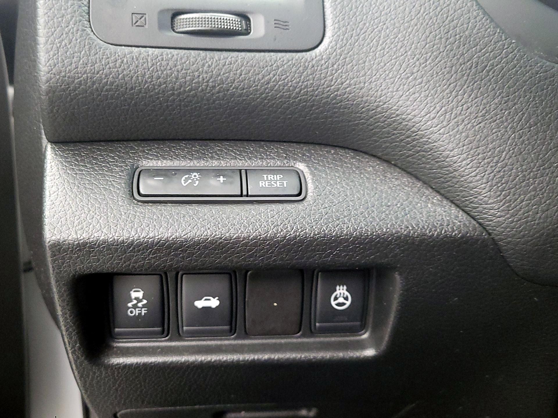 Thumbnail: 2014 Nissan Altima - 13