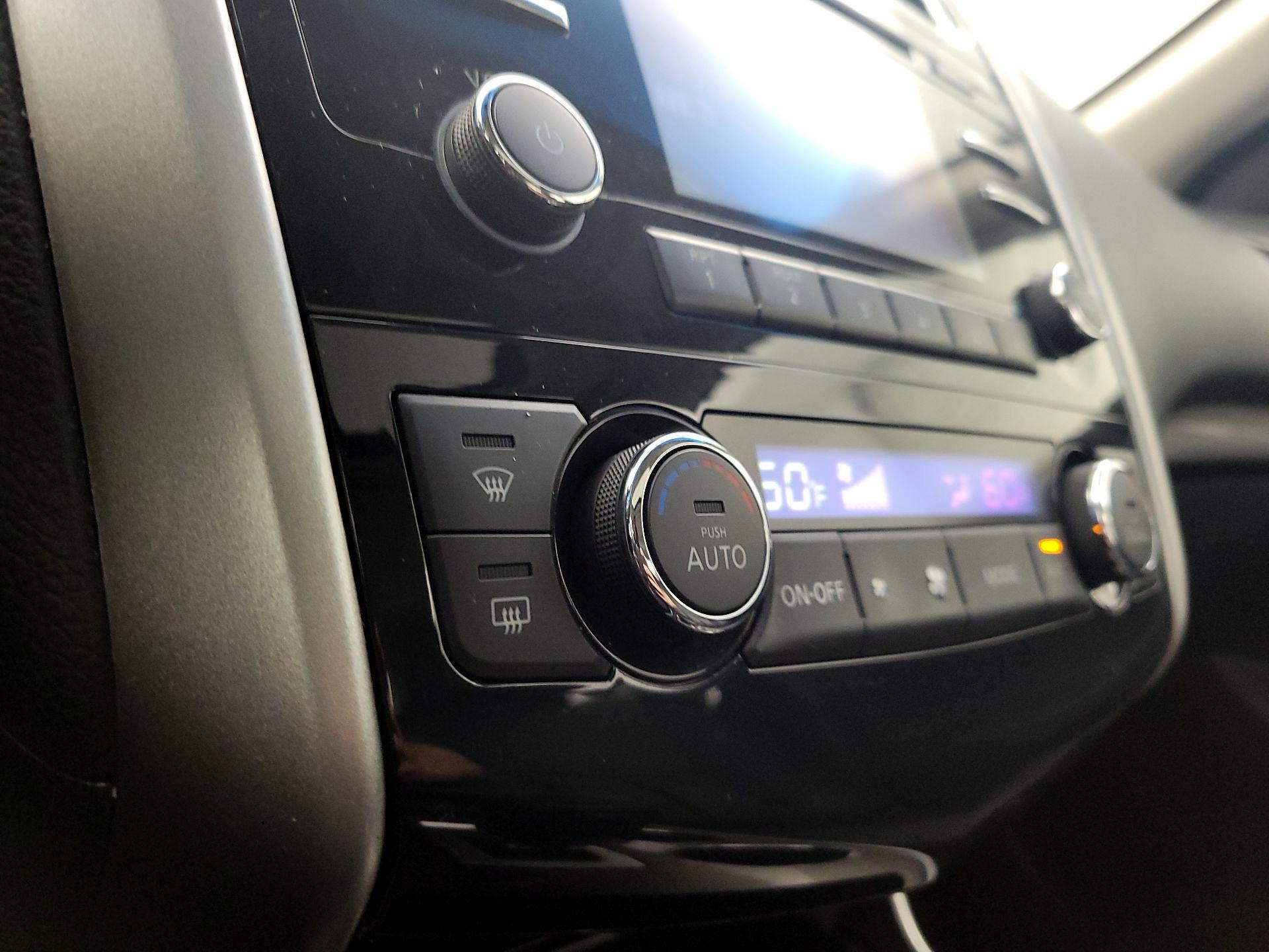 Thumbnail: 2014 Nissan Altima - 16