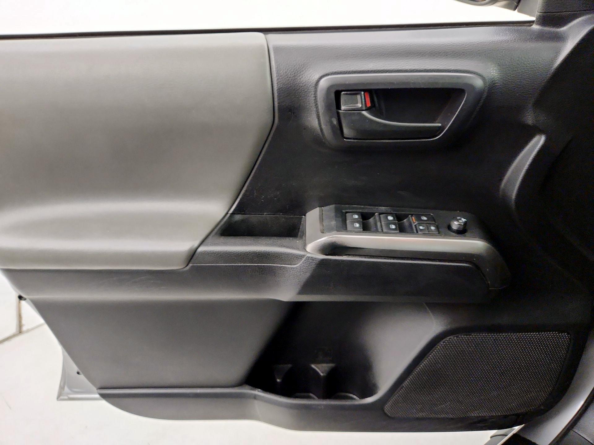 Thumbnail: 2020 Toyota Tacoma - 12