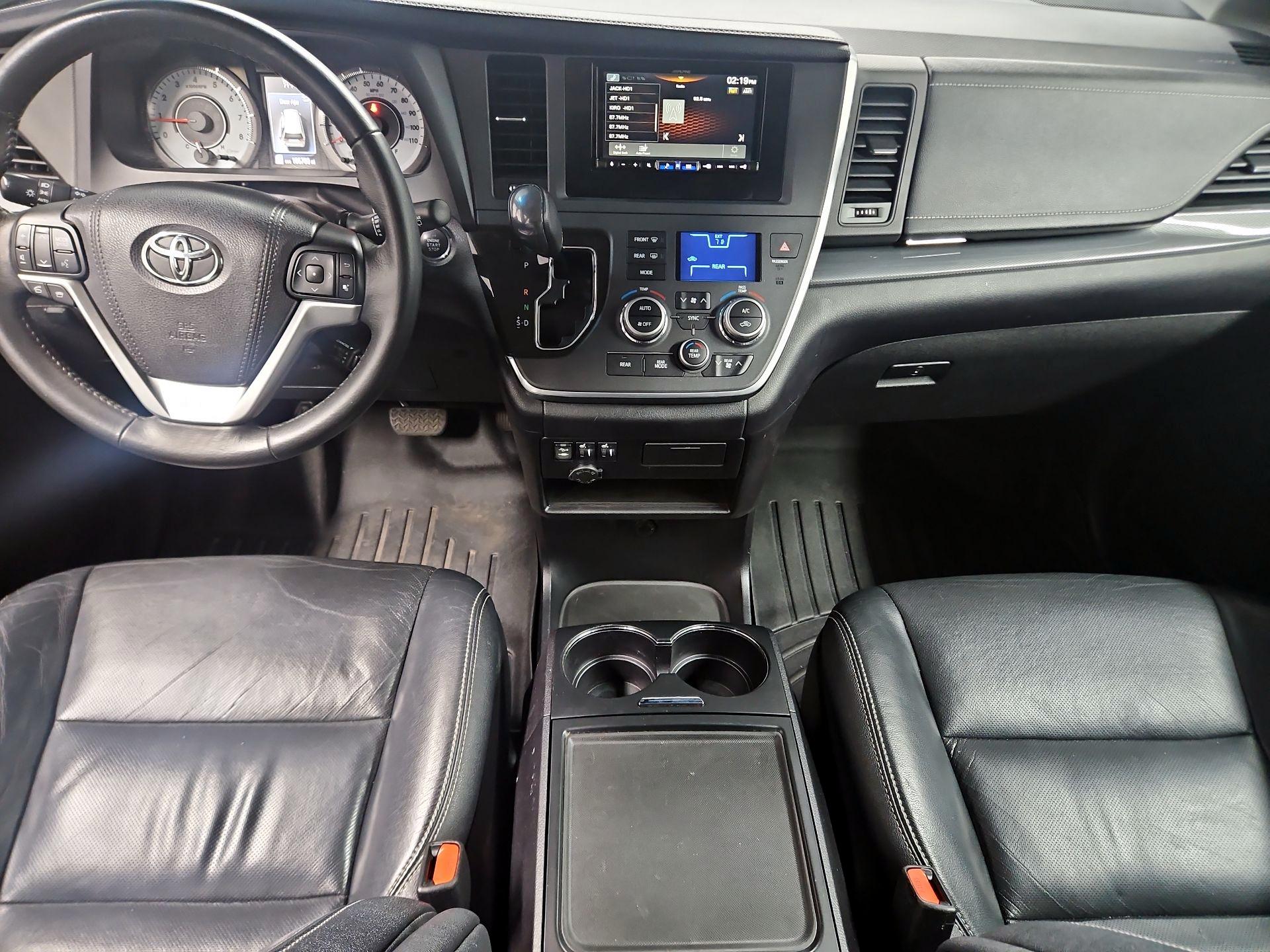 Thumbnail: 2017 Toyota Sienna - 9