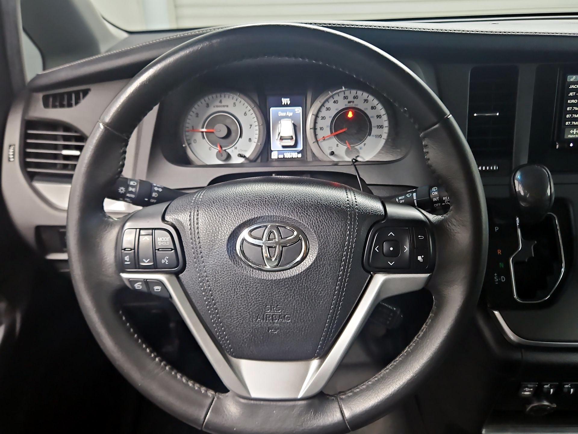 Thumbnail: 2017 Toyota Sienna - 10