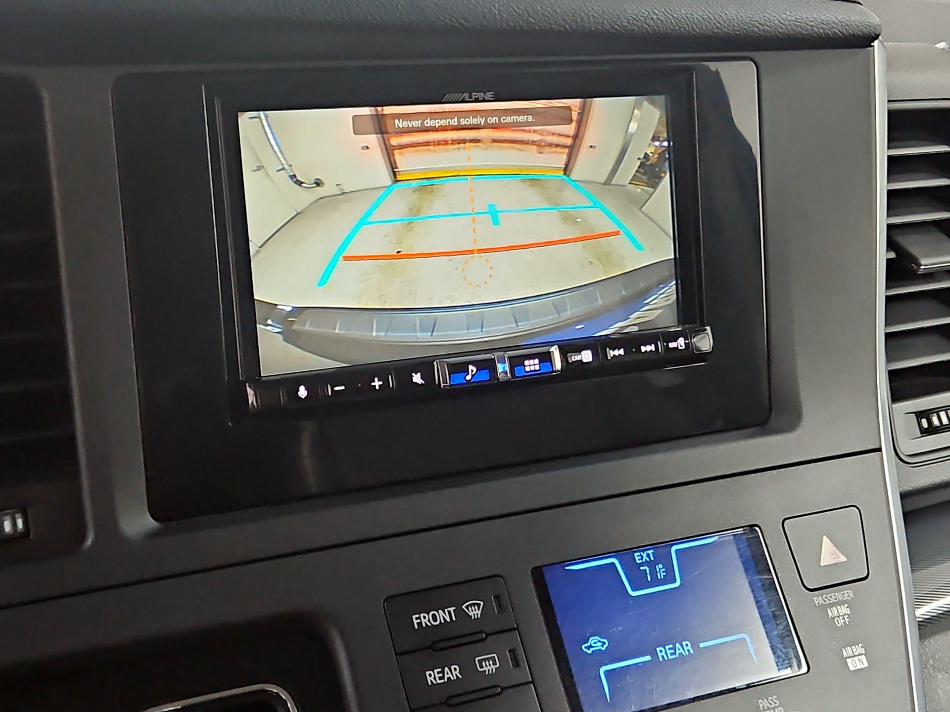 Thumbnail: 2017 Toyota Sienna - 14