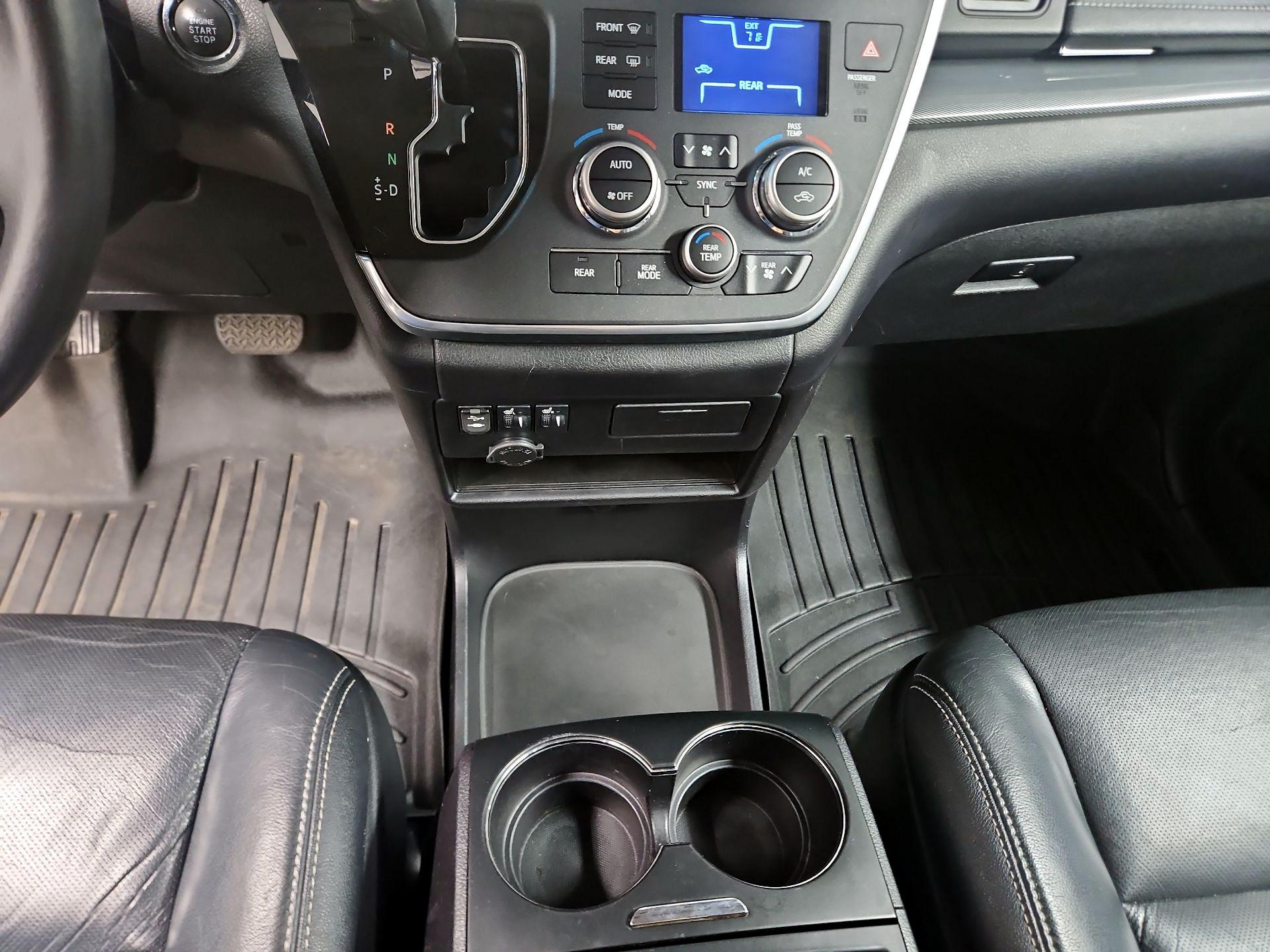 Thumbnail: 2017 Toyota Sienna - 17