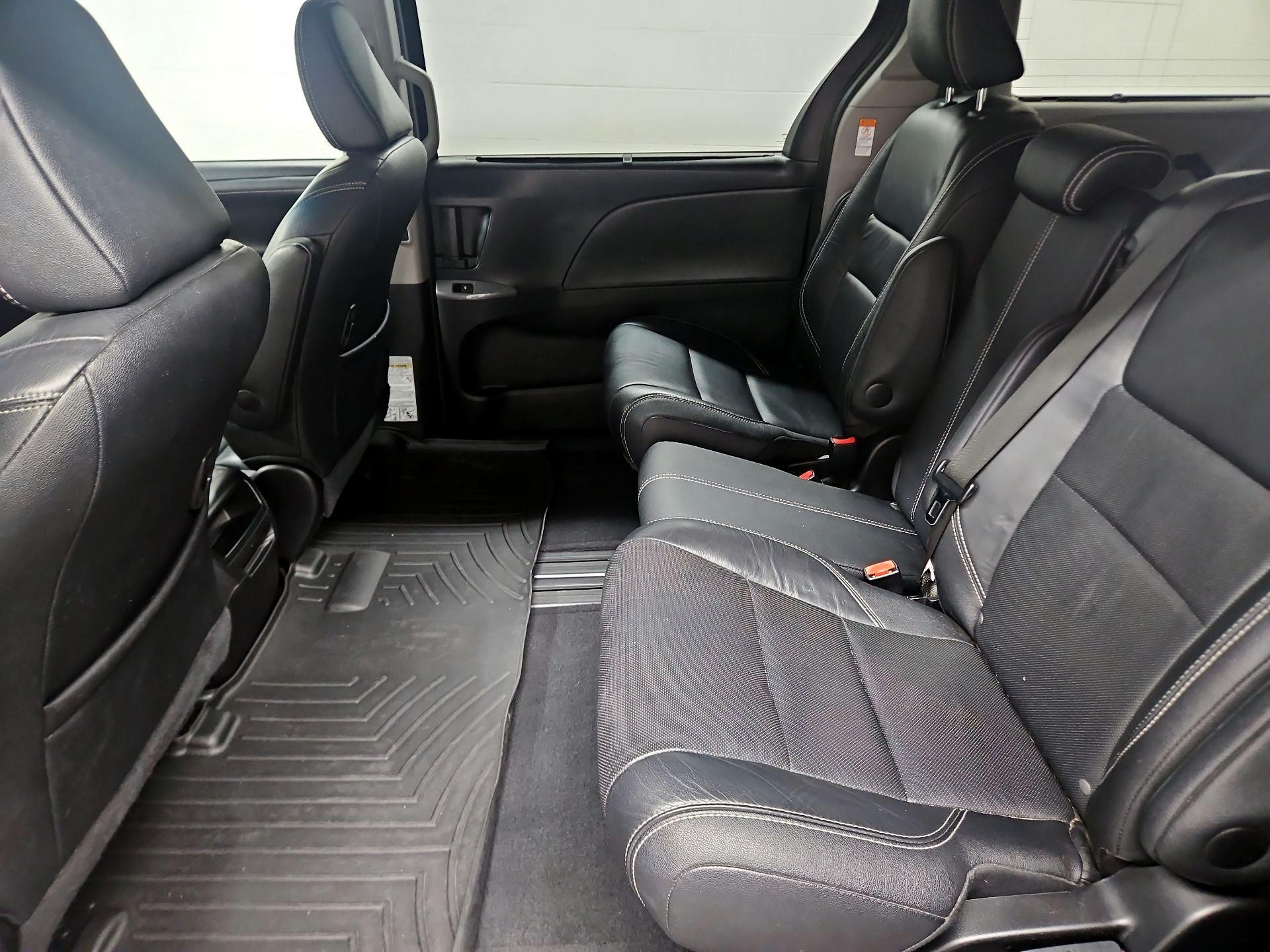Thumbnail: 2017 Toyota Sienna - 20