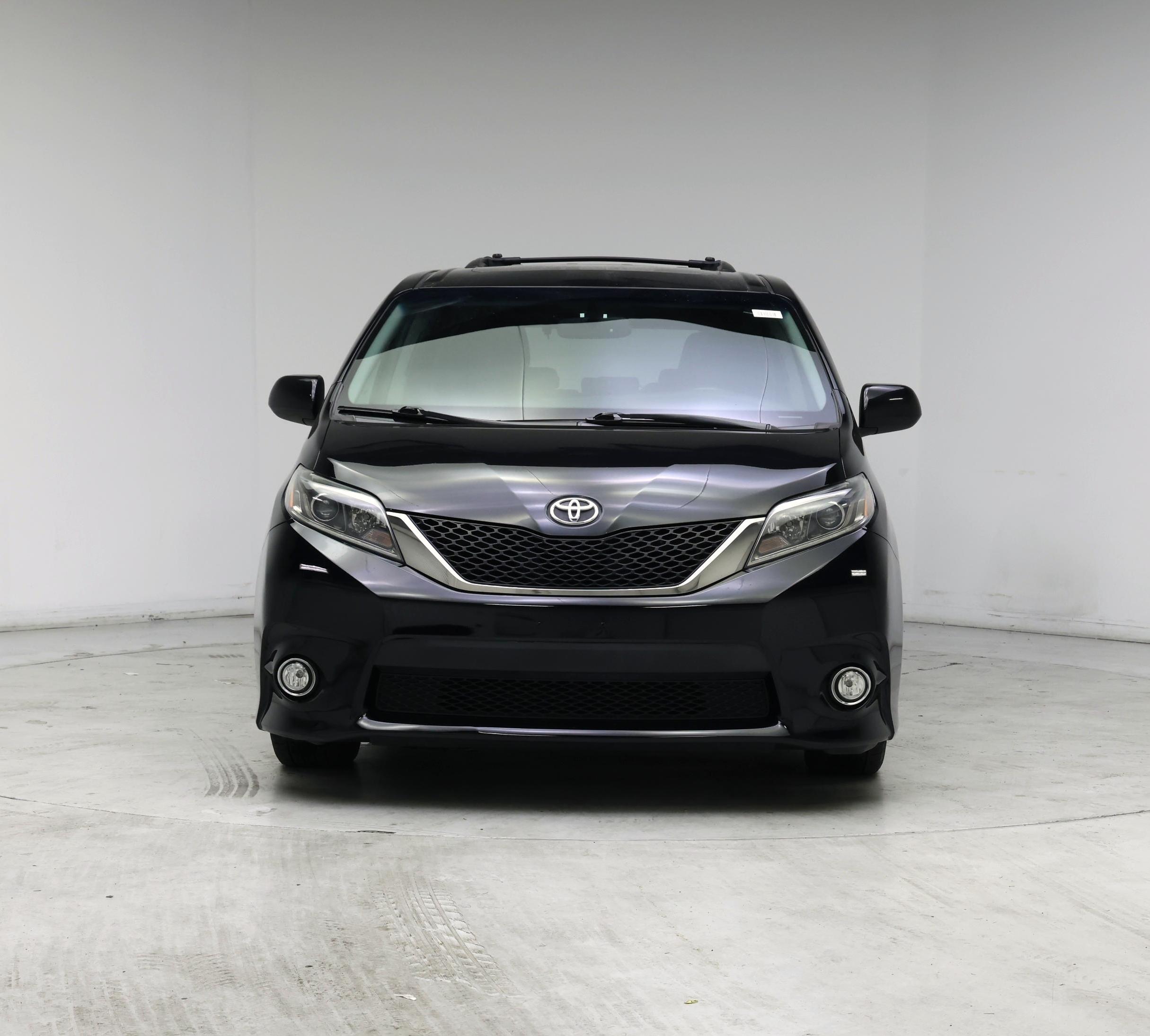 Thumbnail: 2017 Toyota Sienna - 5