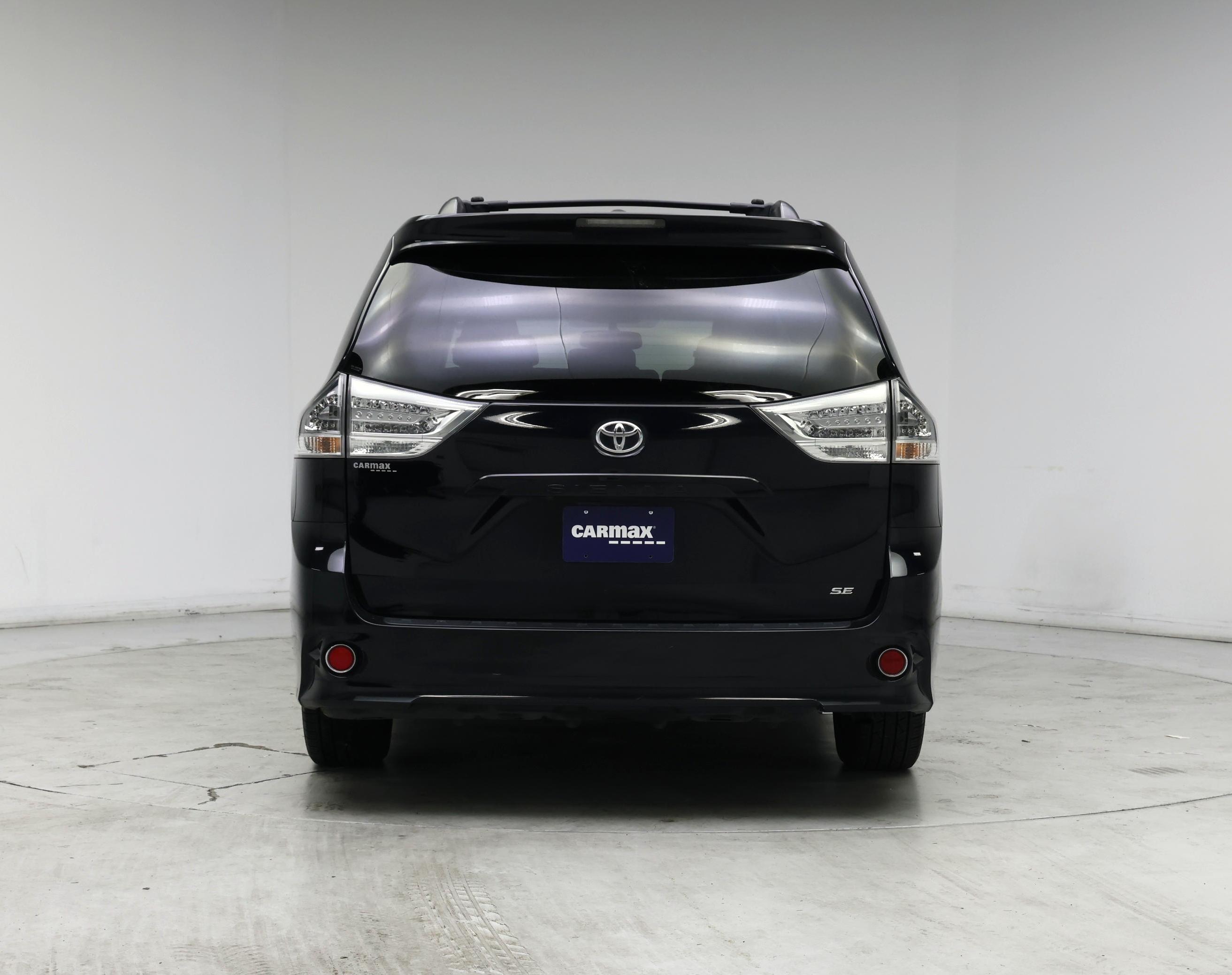 Thumbnail: 2017 Toyota Sienna - 6