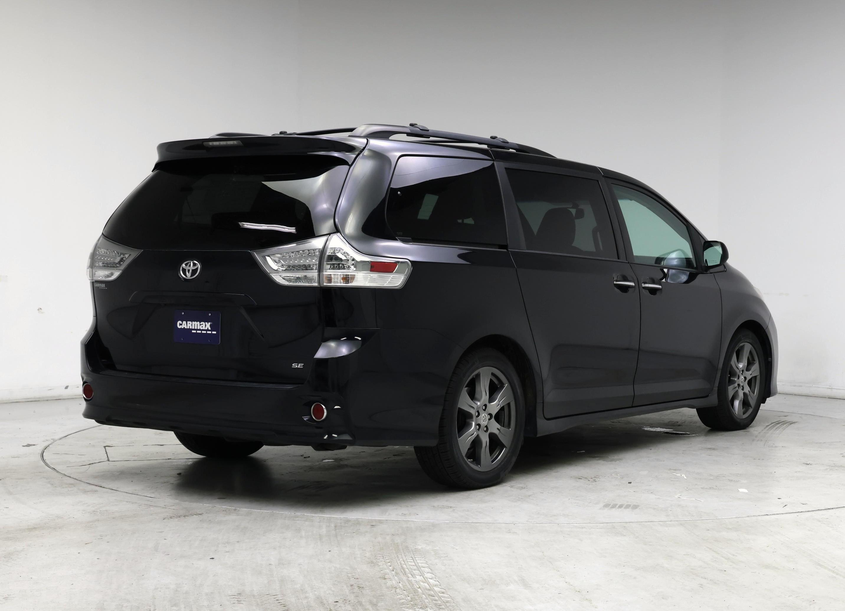 Thumbnail: 2017 Toyota Sienna - 8