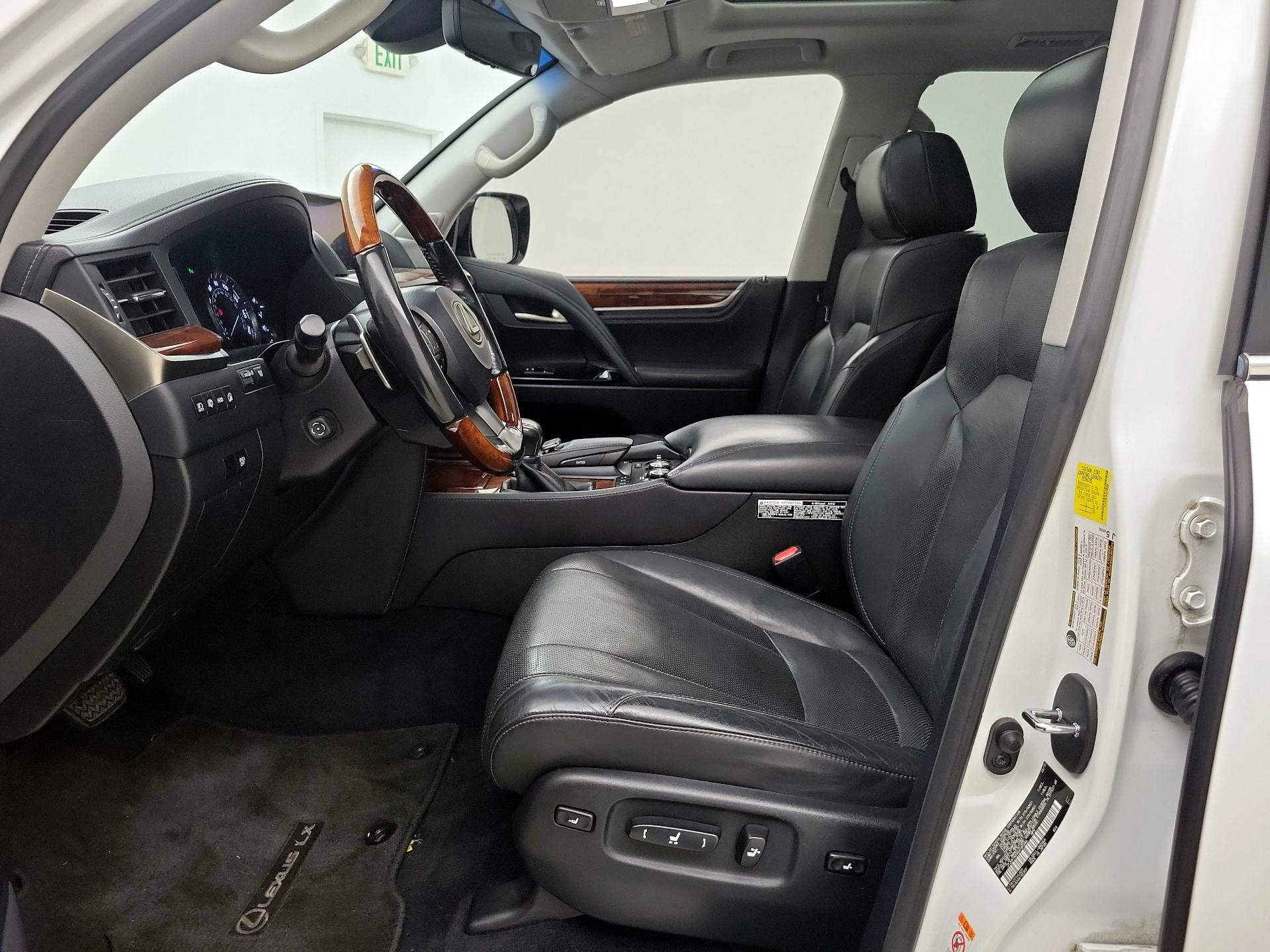 Thumbnail: 2016 Lexus LX - 11