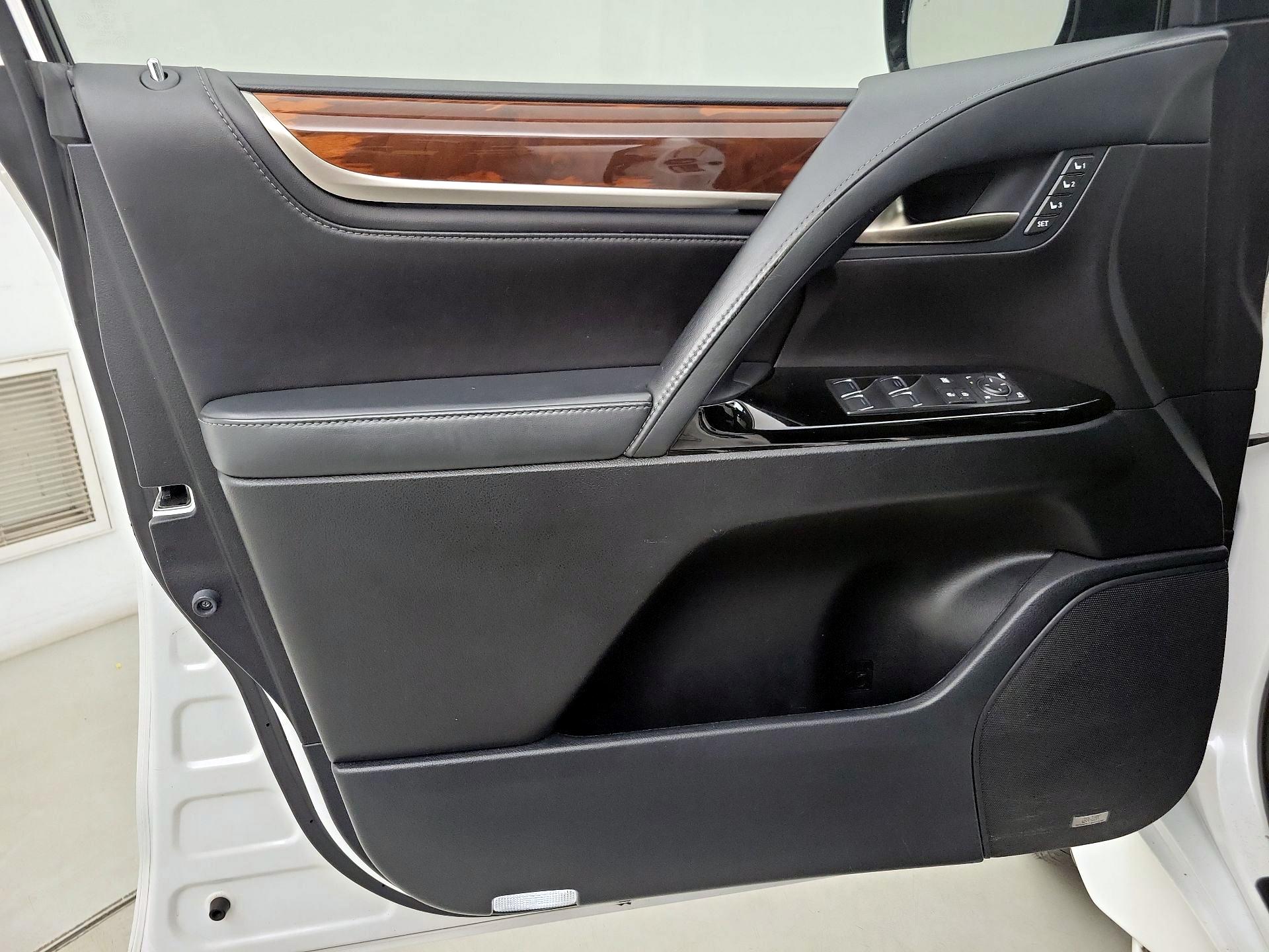 Thumbnail: 2016 Lexus LX - 12