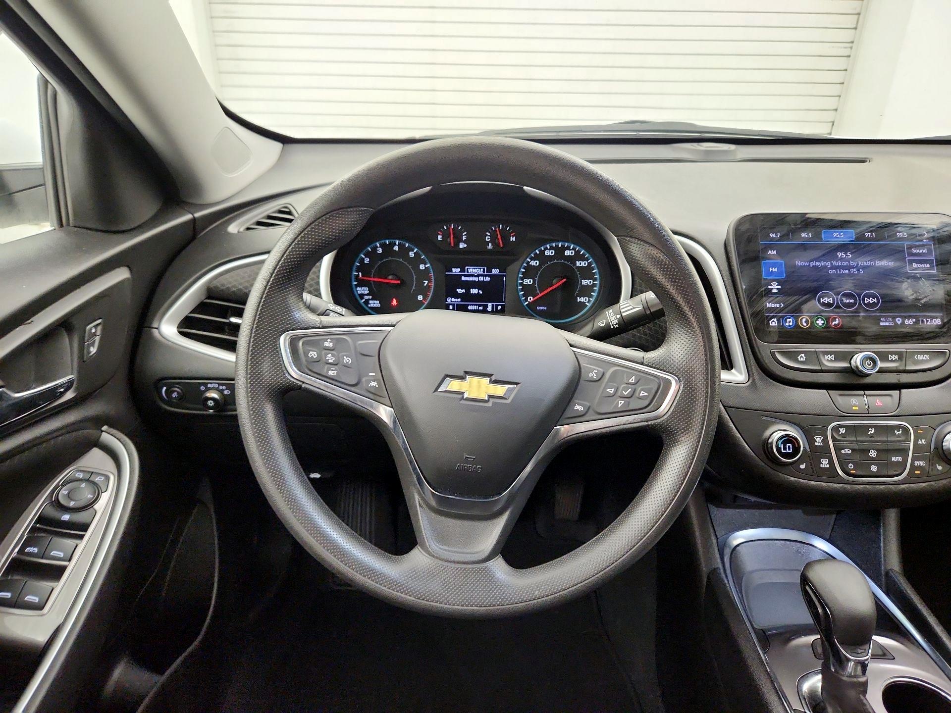 Thumbnail: 2023 Chevrolet Malibu - 10