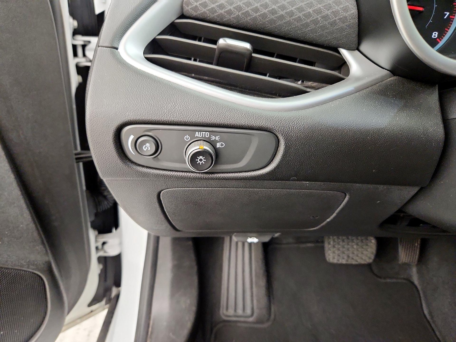 2023 Chevrolet Malibu 1LT - Photo 14