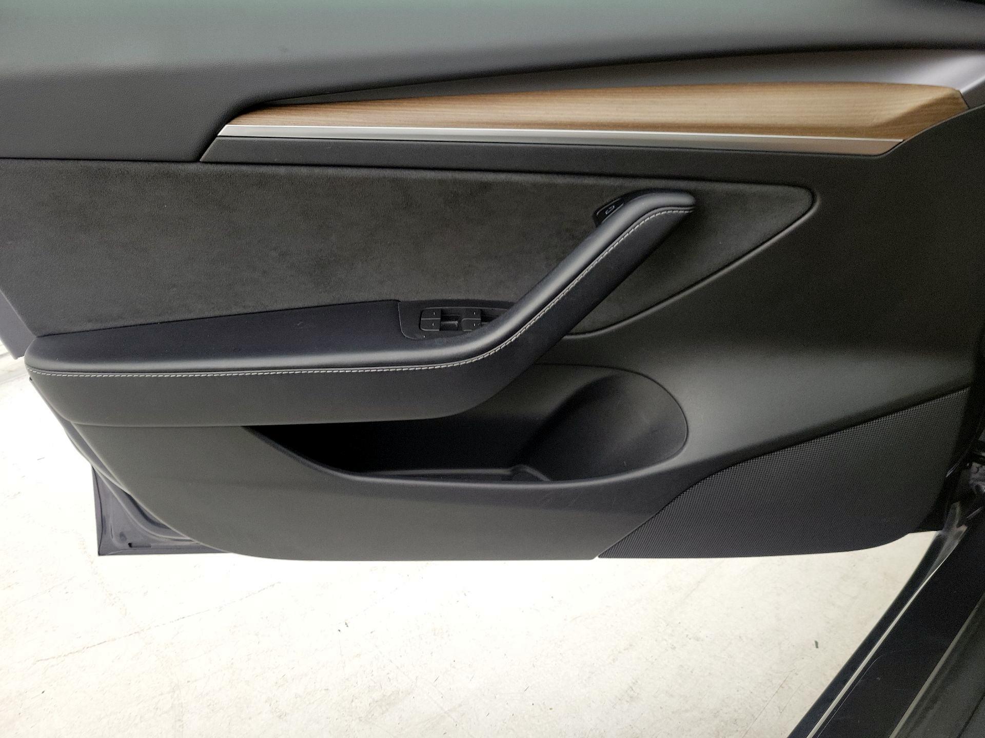 Thumbnail: 2021 Tesla Model 3 - 12