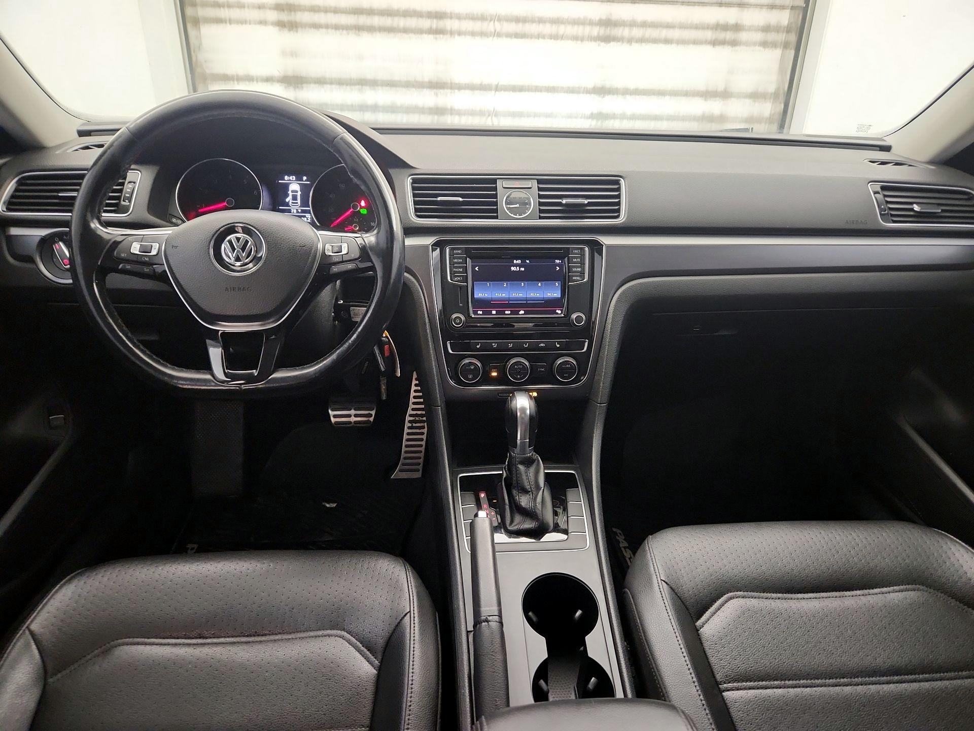 Thumbnail: 2017 Volkswagen Passat - 9