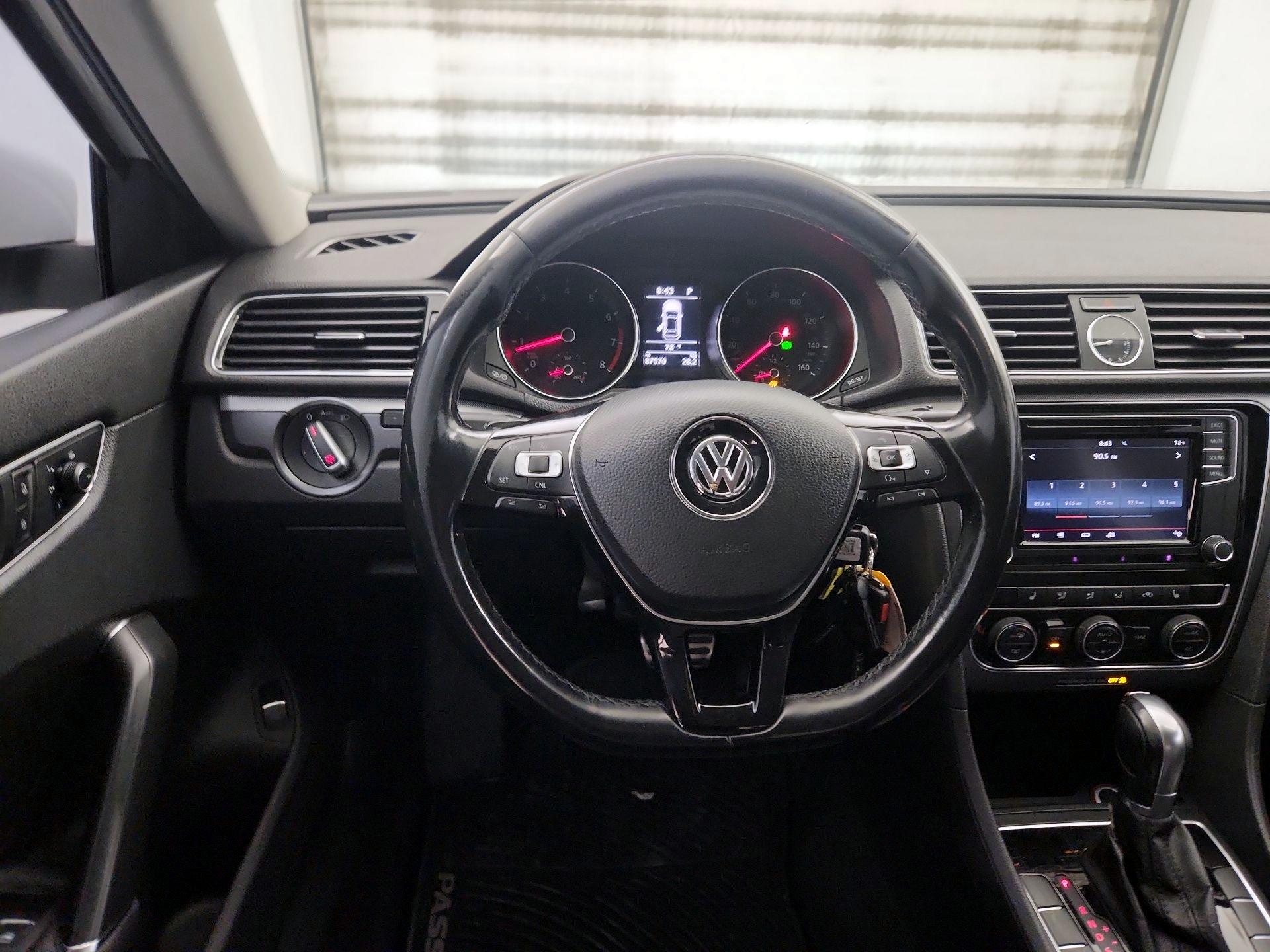 Thumbnail: 2017 Volkswagen Passat - 10