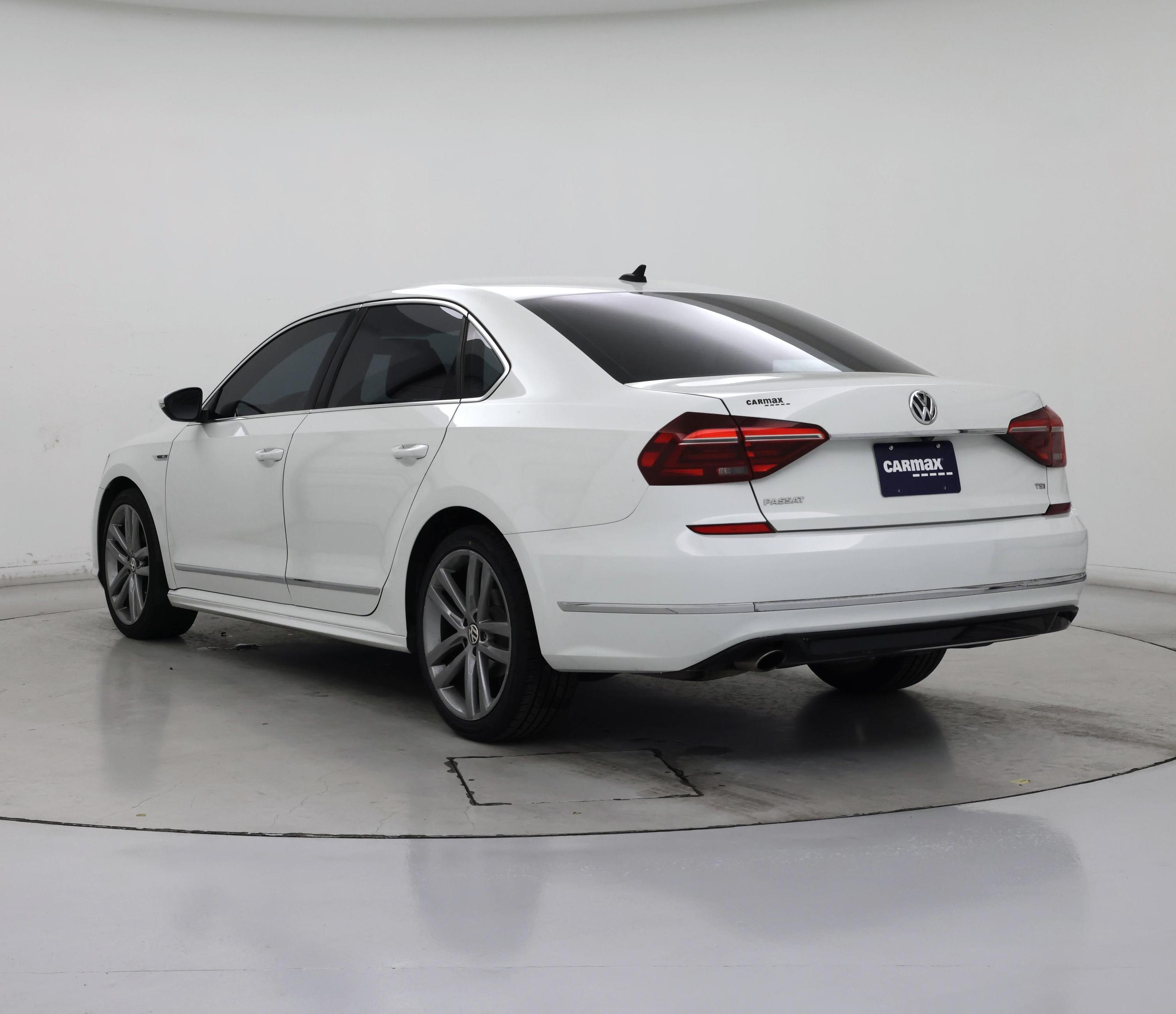 Thumbnail: 2017 Volkswagen Passat - 2