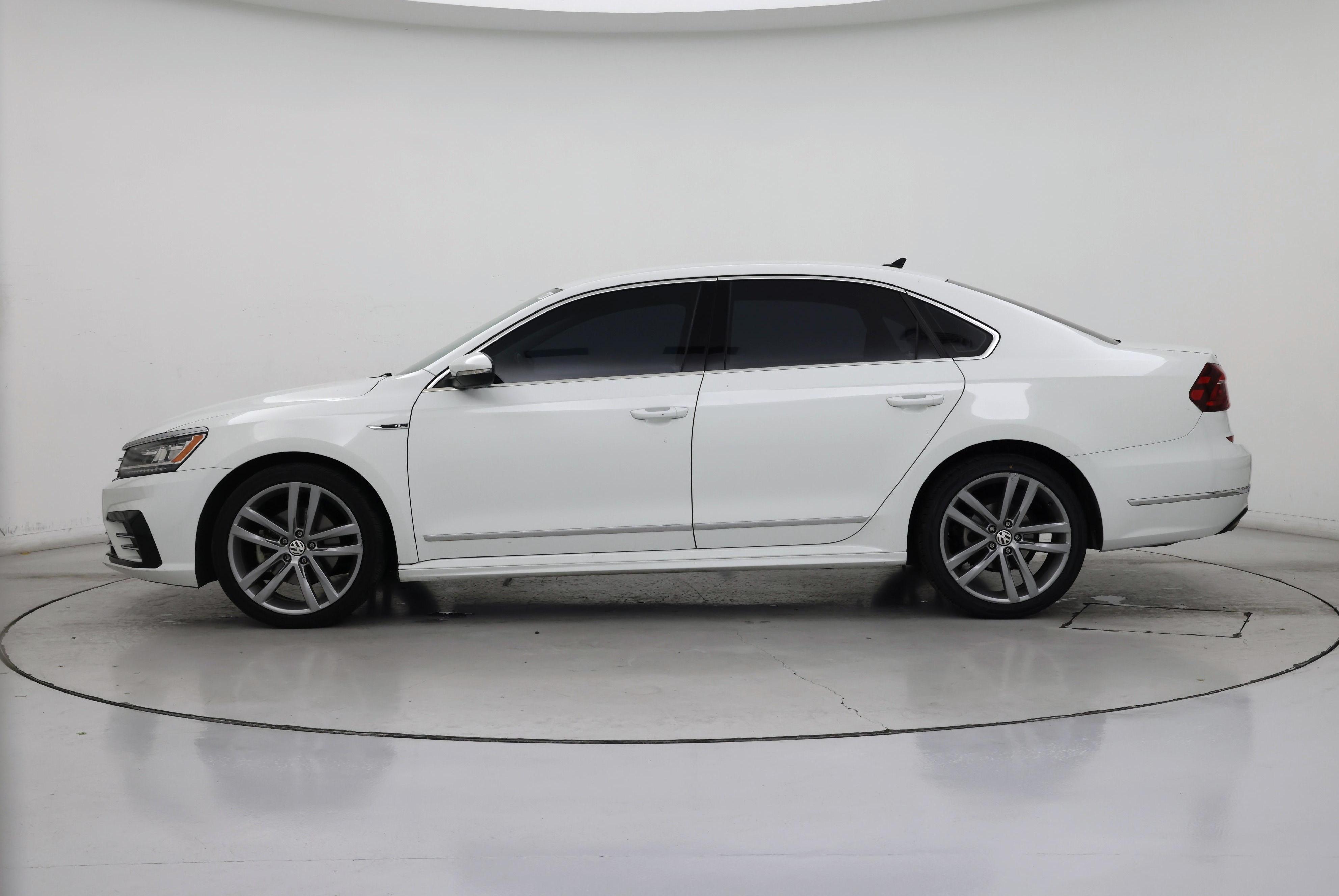 Thumbnail: 2017 Volkswagen Passat - 3
