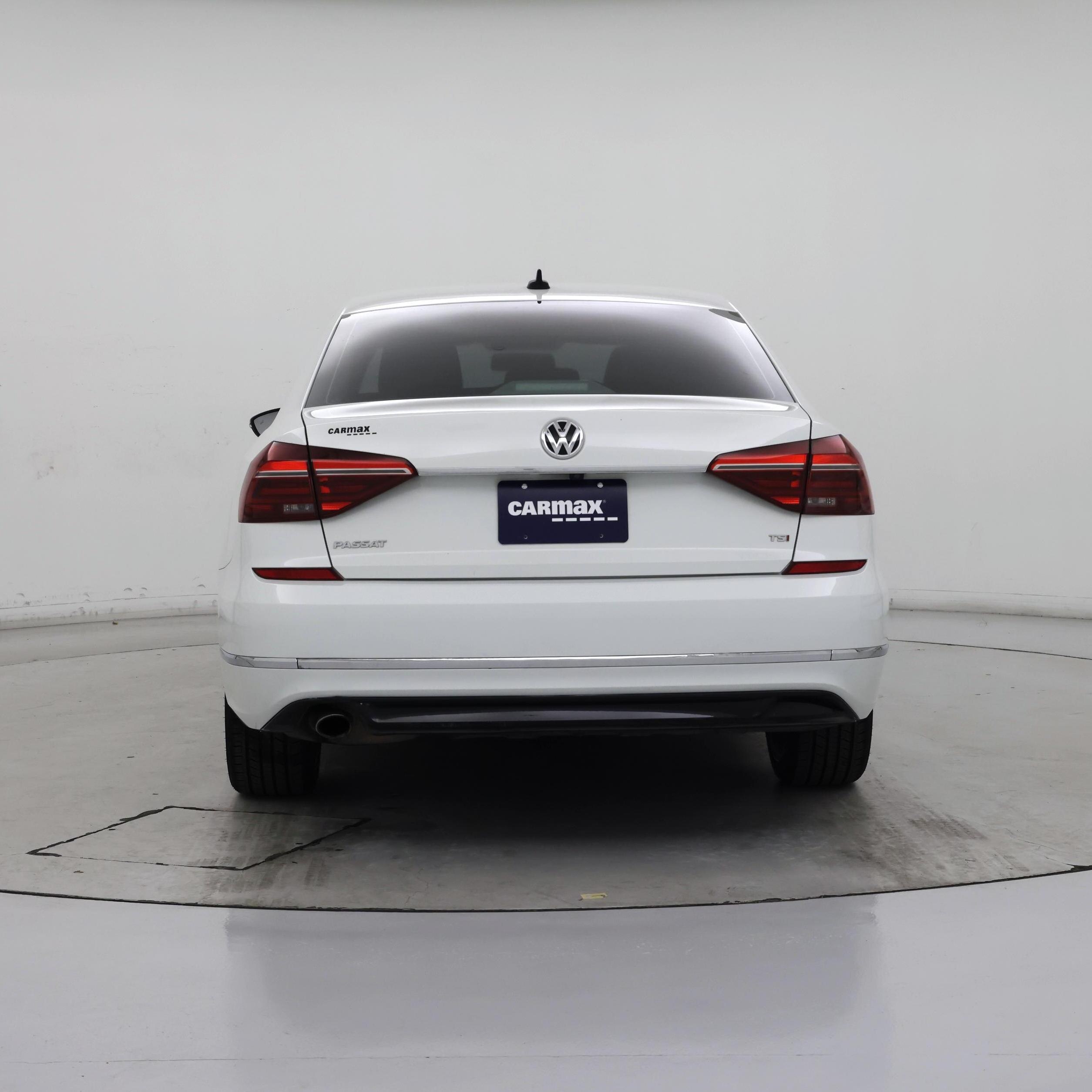 Thumbnail: 2017 Volkswagen Passat - 6