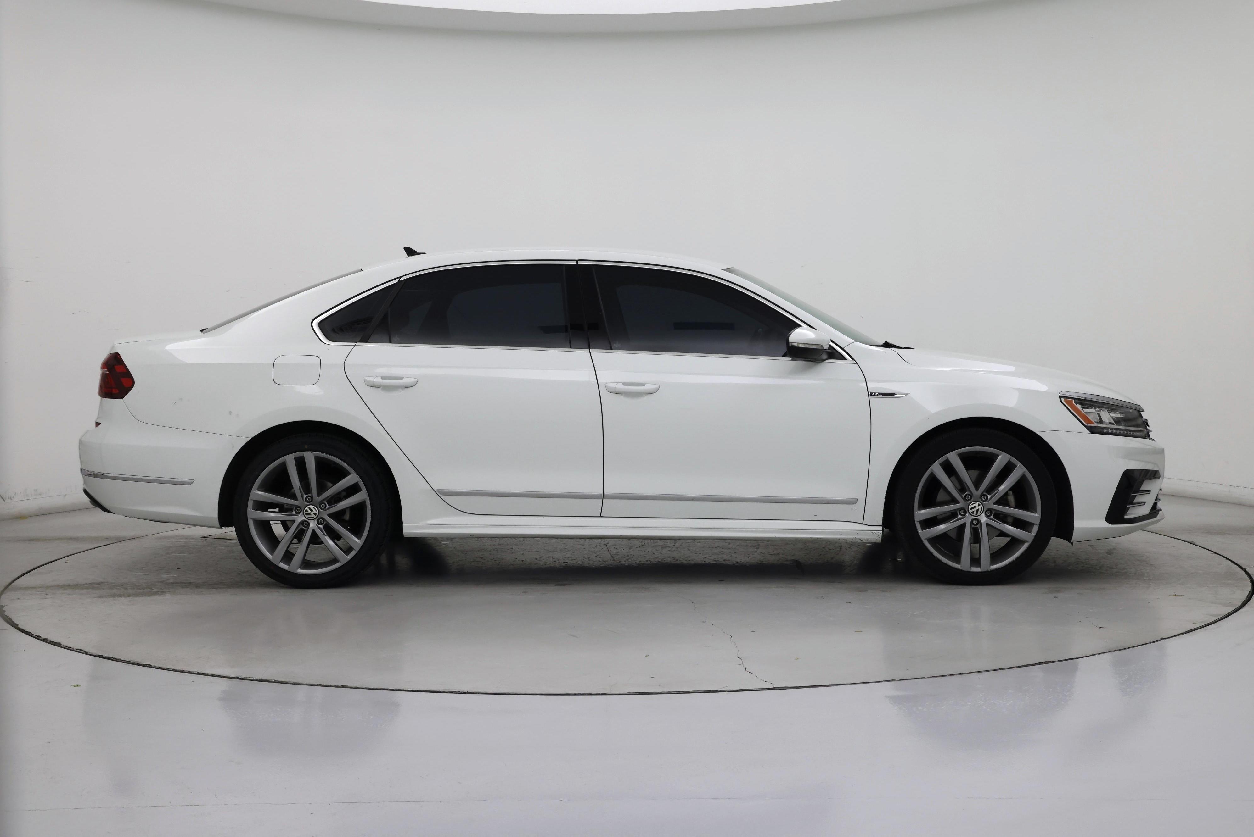 Thumbnail: 2017 Volkswagen Passat - 7