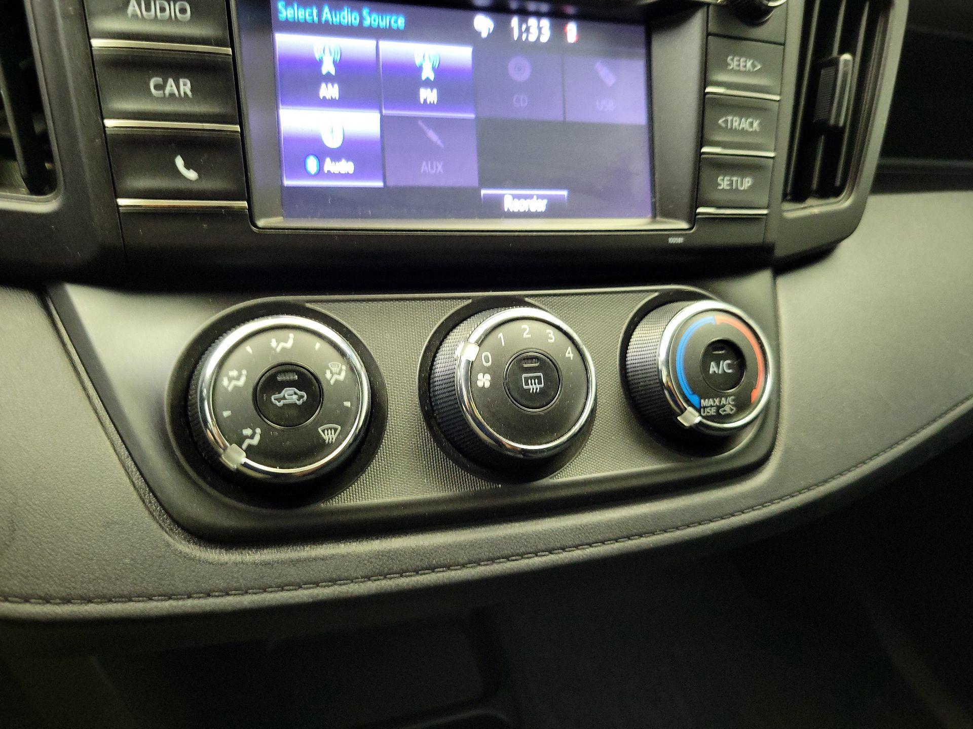 Thumbnail: 2016 Toyota RAV4 - 16