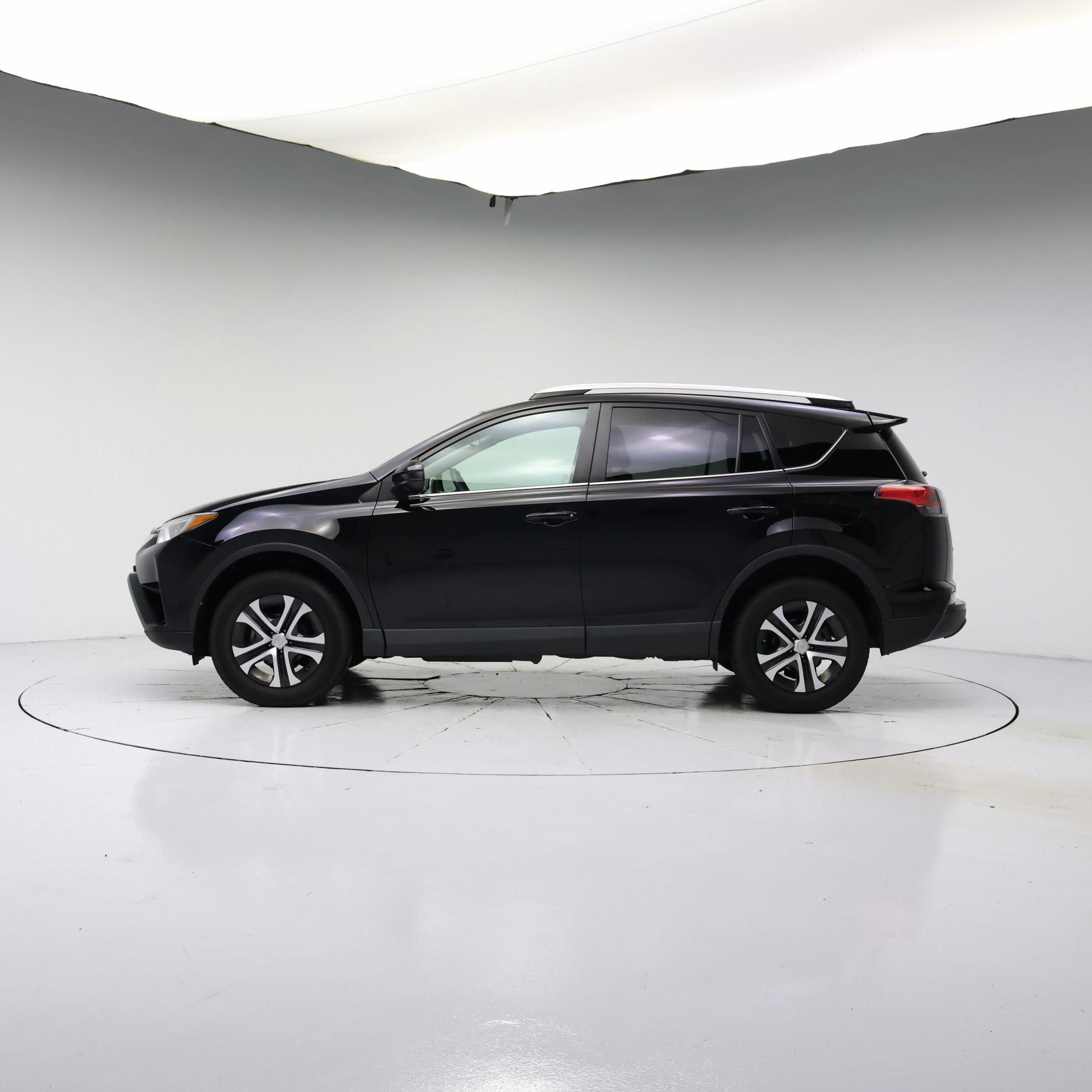 Thumbnail: 2016 Toyota RAV4 - 3