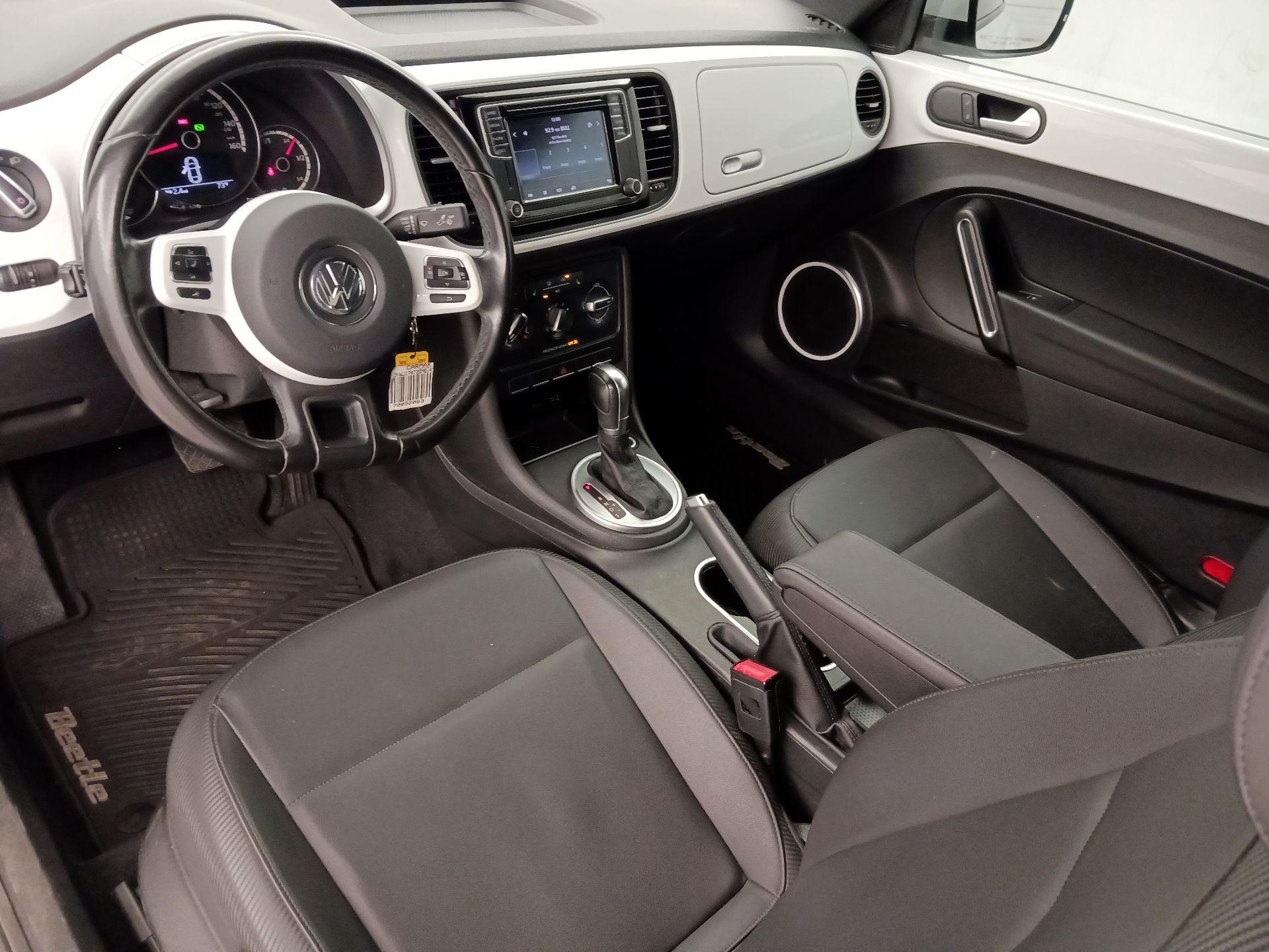 Thumbnail: 2016 Volkswagen Beetle - 9