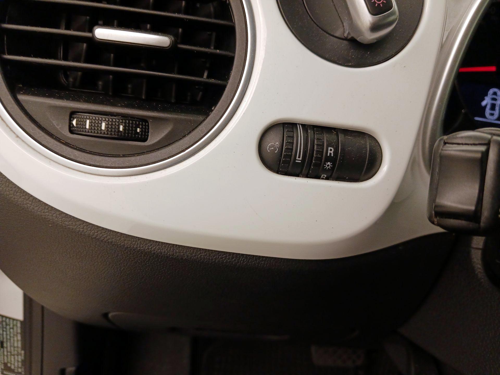 Thumbnail: 2016 Volkswagen Beetle - 12