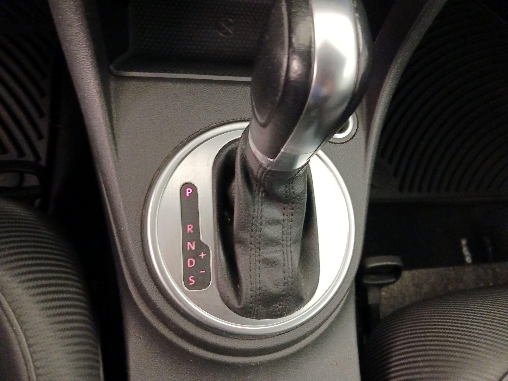 Thumbnail: 2016 Volkswagen Beetle - 16