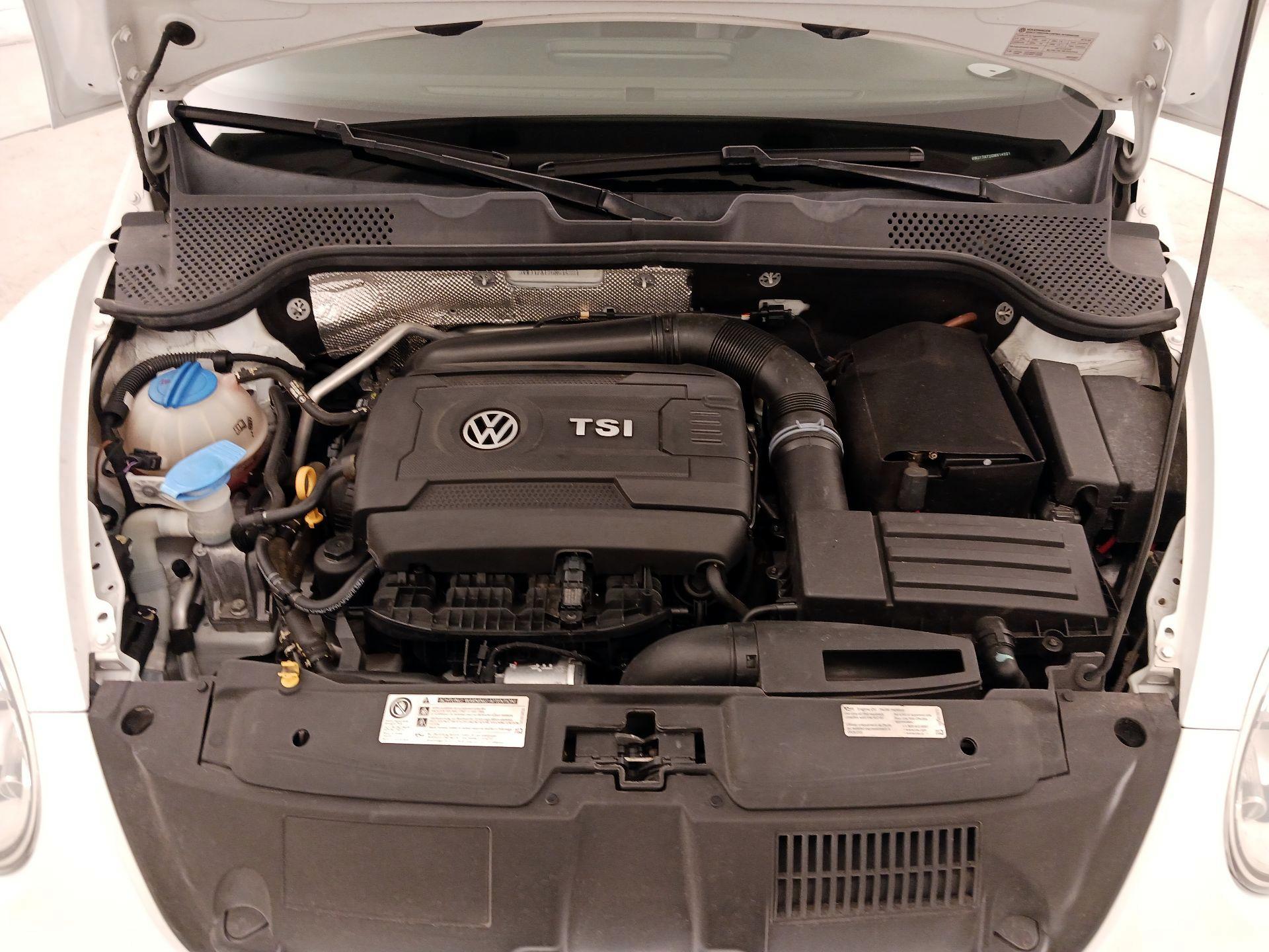 Thumbnail: 2016 Volkswagen Beetle - 20