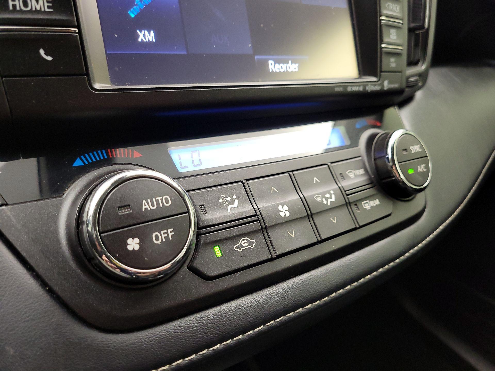 Thumbnail: 2018 Toyota RAV4 - 17