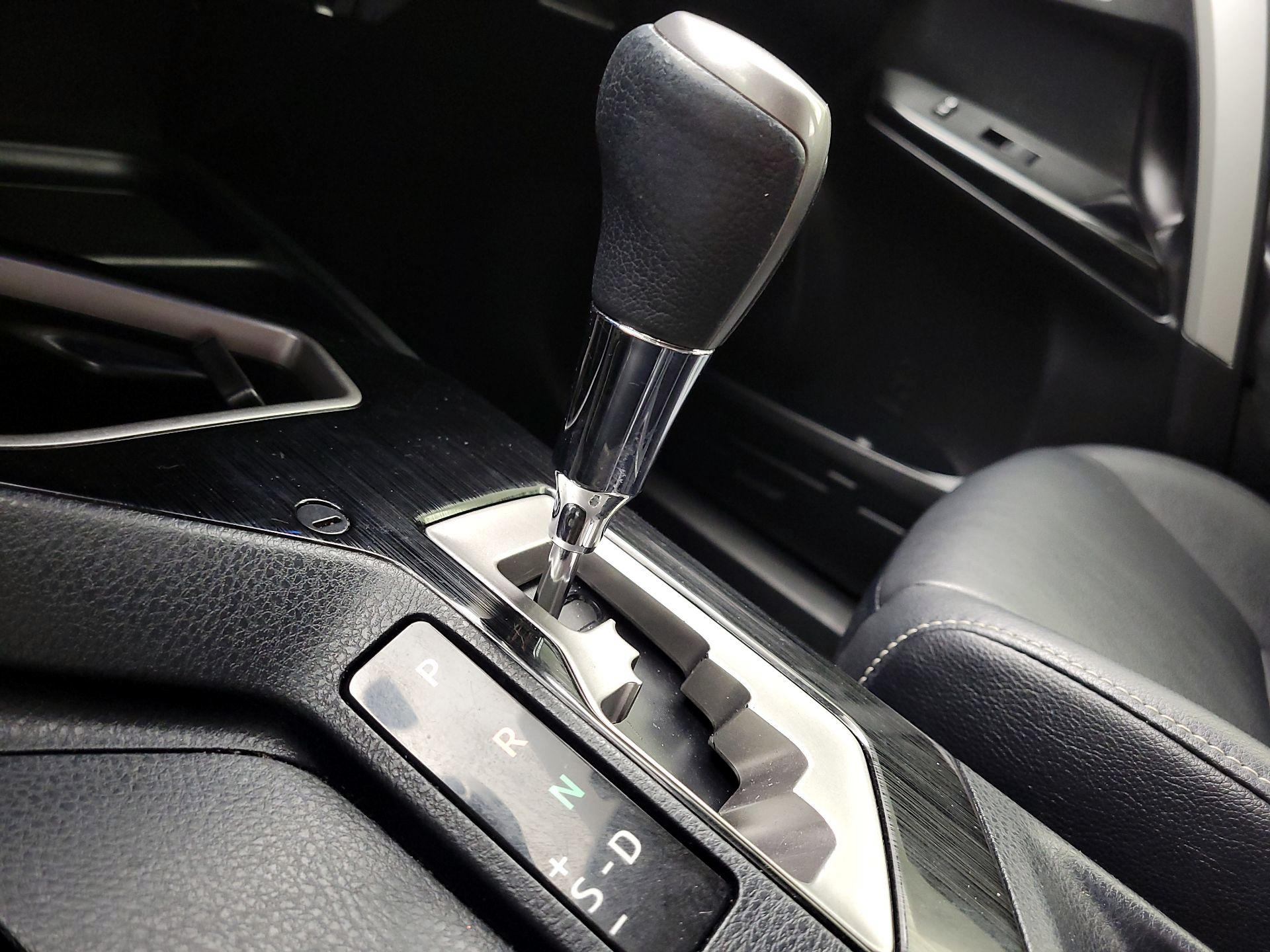 Thumbnail: 2018 Toyota RAV4 - 18